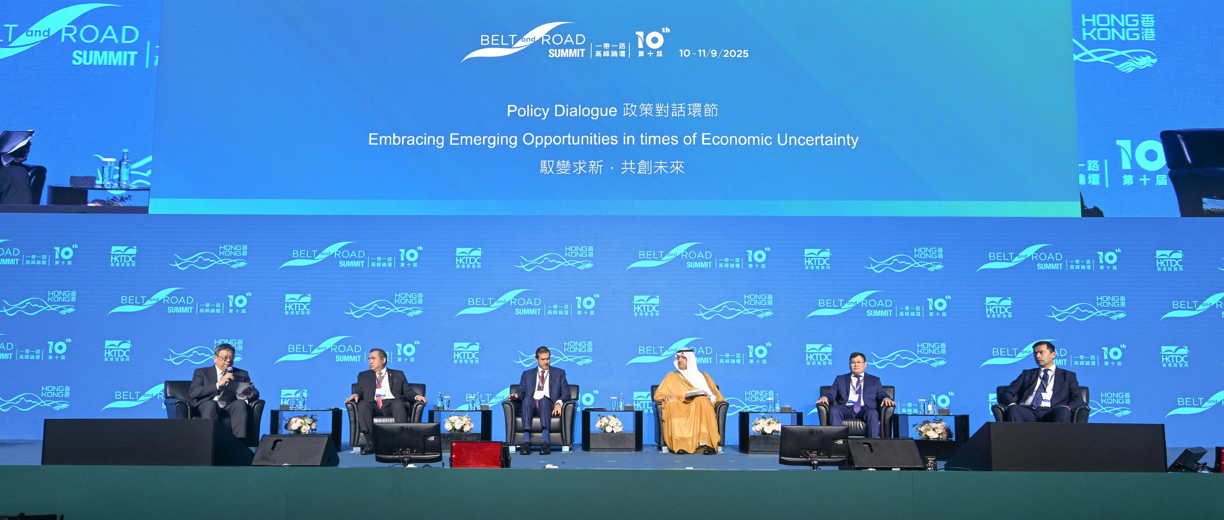 The 10th Belt and Road Summit opened today (September 10). The Secretary for Commerce and Economic Development, Mr Algernon Yau (first left), chaired the policy dialogue on "Embracing emerging opportunities in times of economic uncertainty". Mr Yau was joined by Minister of Transport of Malaysia, Mr Loke Siew Fook (second left); Minister of State for Foreign Trade Affairs of Qatar, Dr Ahmed bin Mohammed Al-Sayed (third left); Chief Executive Officer, Saudi Investment Promotion Authority of Saudi Arabia, Mr Khaled Al Khattaf (third right); Vice Minister of National Economy of Kazakhstan, Mr Yerlan Sagnayev (second right); and Deputy Minister of Economy and Finance of Uzbekistan, Mr Umid Abidkhadjaev (first right).

