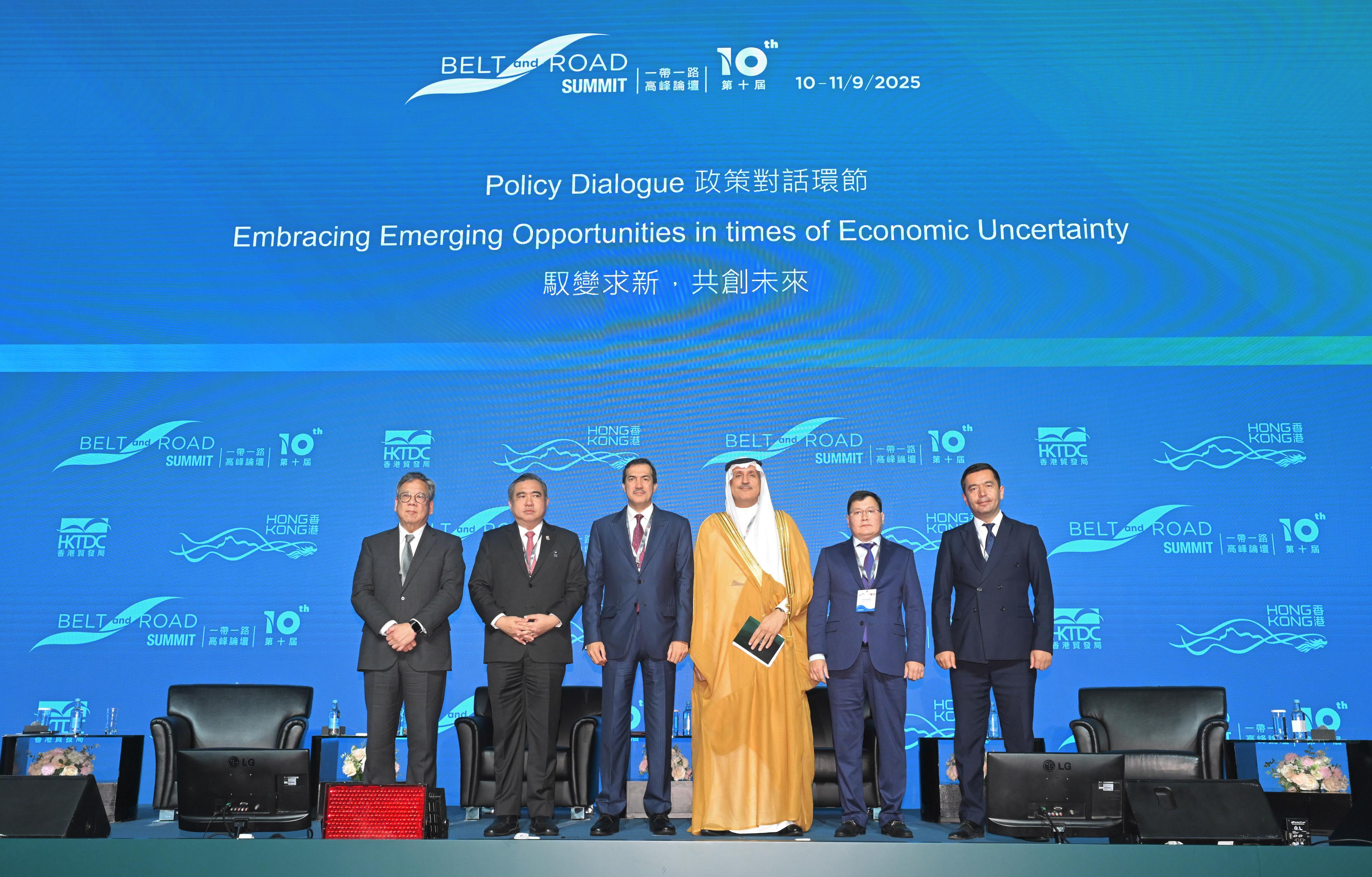 The 10th Belt and Road Summit opened today (September 10). The Secretary for Commerce and Economic Development, Mr Algernon Yau, chaired the policy dialogue on "Embracing emerging opportunities in times of economic uncertainty". Photo shows Mr Yau (first left) with the Minister of Transport of Malaysia, Mr Loke Siew Fook (second left); the Minister of State for Foreign Trade Affairs of Qatar, Dr Ahmed bin Mohammed Al-Sayed (third left); the Chief Executive Officer of the Saudi Investment Promotion Authority, Mr Khaled Al Khattaf (third right); the Vice-Minister of National Economy of the Republic of Kazakhstan, Mr Yerlan Sagnayev (second right); and the Deputy Minister of Economy and Finance of Uzbekistan, Mr Umid Abidkhadjaev (first right), after the dialogue session.


