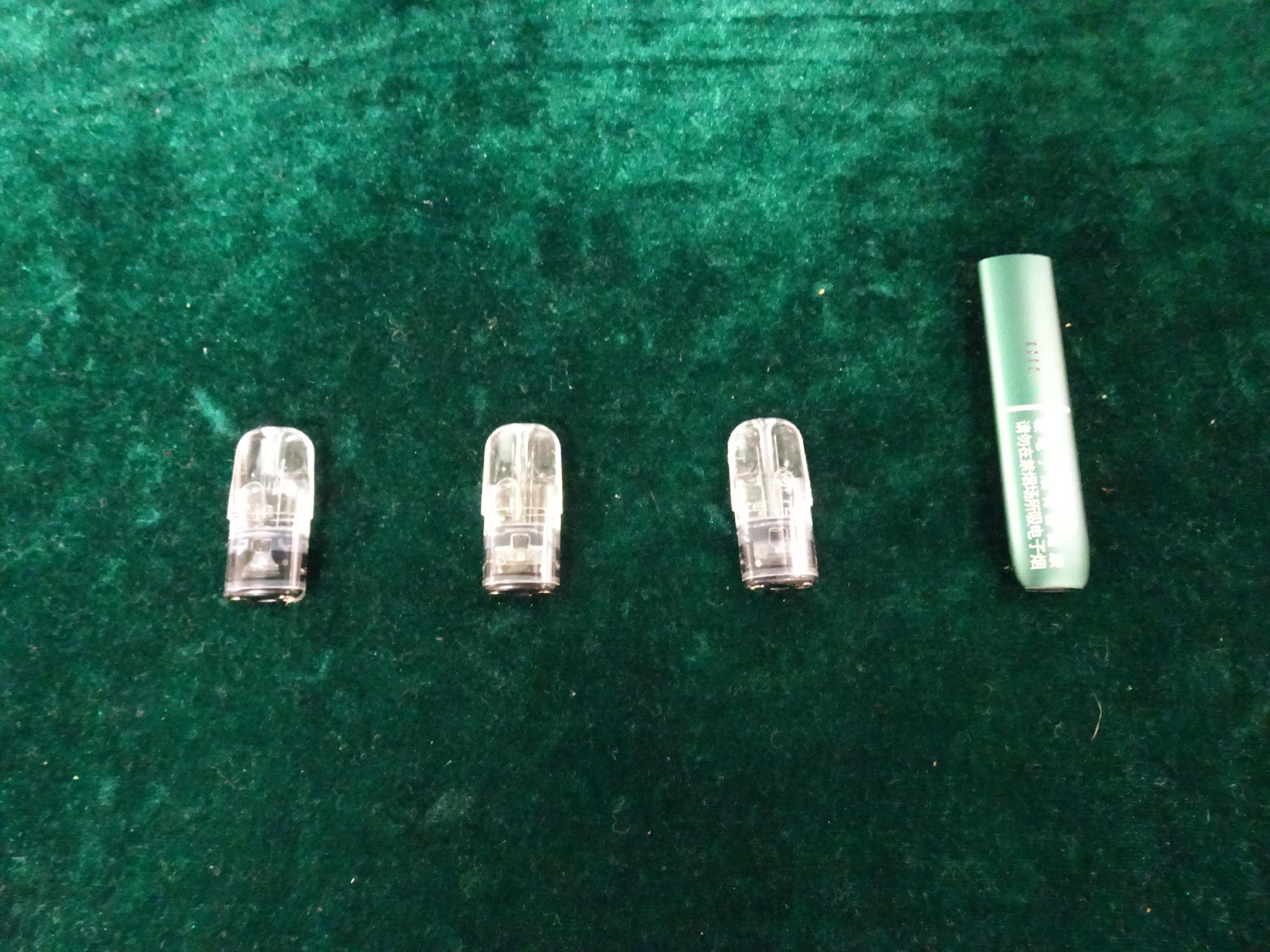 Hong Kong Customs detected a suspected dangerous drugs trafficking case today (September 11) at the Lok Ma Chau Control Point. Three suspected etomidate capsules and an e-cigarette smoking device were seized. Photo shows the suspected etomidate capsules and e-cigarette smoking device seized. 