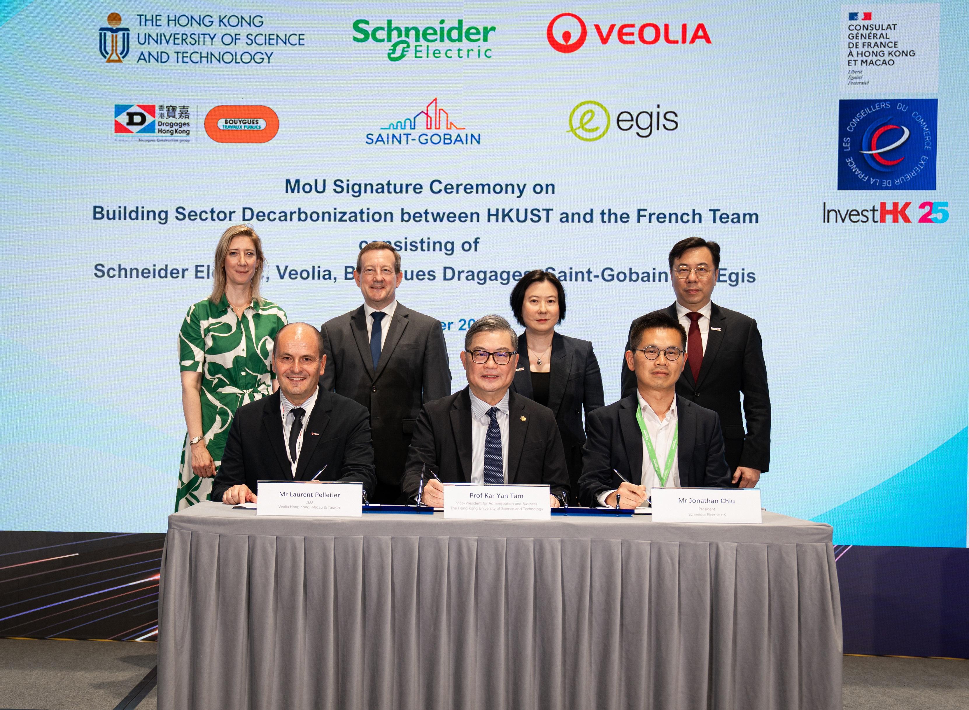 Invest Hong Kong (InvestHK) announce today (September 12) the signing of a Memorandum of Understanding (MOU) between the Hong Kong University of Science and Technology (HKUST) and a consortium of French companies, including Schneider Electric, Veolia, Bouygues-Dragages, Egis, and Saint-Gobain, to collaborate on building sector's decarbonisation. The signing ceremony of the MOU took place at the Hong Kong Convention and Exhibition Centre. The MOU was signed by the Vice President for Administration and Business of the HKUST, Professor Tam Kar-yan (front row, centre); the President of Schneider Electric Hong Kong, Mr Jonathan Chiu (front row, first right); and the Chief Executive Officer of Veolia Hong Kong and Macau, Mr Laurent Pelletier (front row, first left). The signing ceremony was witnessed by the French Ambassador to China, Mr Bertrand Lortholary (back row, second left); the Consul-General of France in Hong Kong and Macau, Ms Christile Drulhe (back row, first left); the Director-General of Investment Promotion of InvestHK, Ms Alpha Lau (back row, second right); and Associate Director-General of Investment Promotion of InvestHK Mr Arnold Lau (back row, first right).