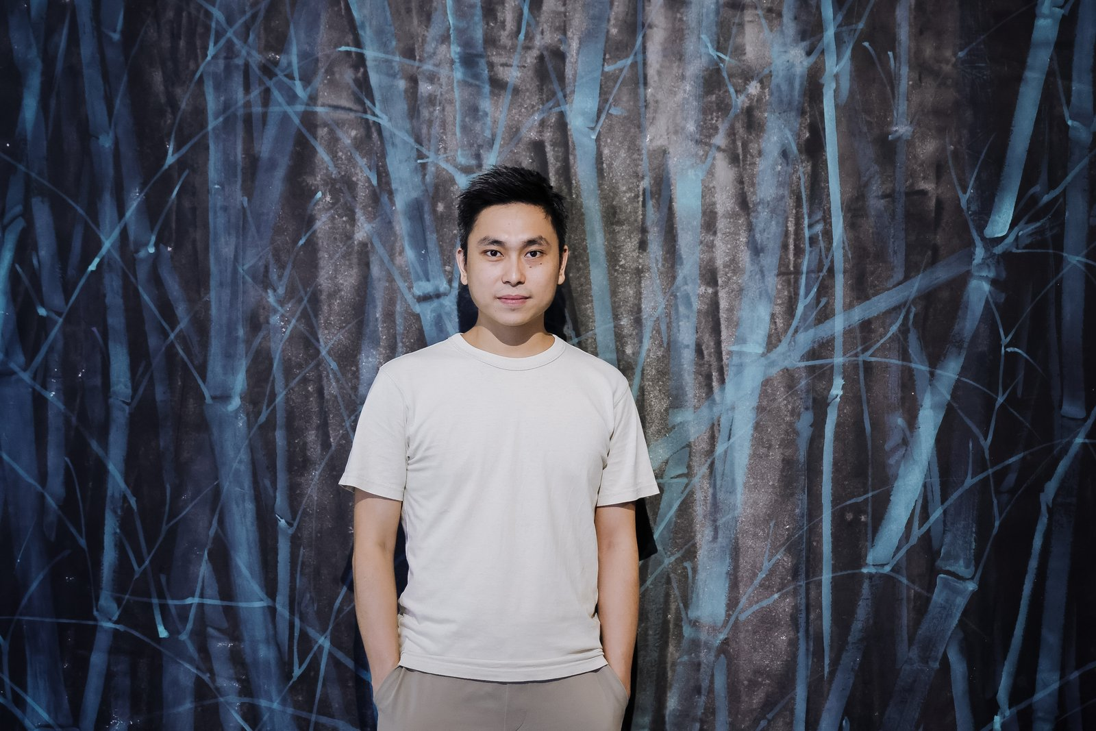 Jointly organised by the Art Promotion Office and the Shenzhen Fringe Art Center, the third exhibition "Strata and Symbiosis" of the "Ink Art Ensembles" Exhibition Series in the Greater Bay Area is on display from today (September 12) to October 26 at chi K11 art space in Guangzhou. Photo shows Hong Kong artist Ross Yau and his artwork "Azure Shadow".