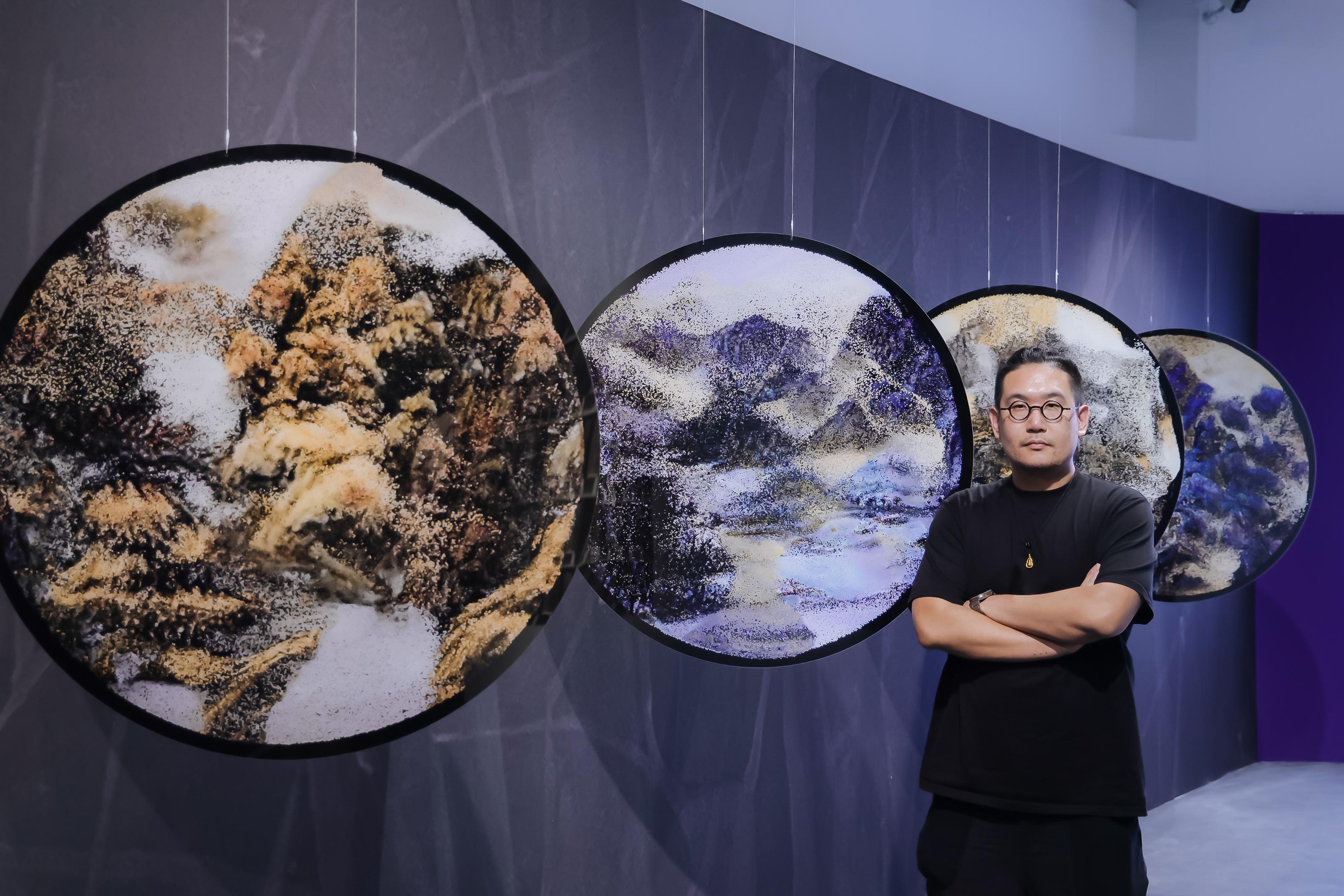 Jointly organised by the Art Promotion Office and the Shenzhen Fringe Art Center, the third exhibition "Strata and Symbiosis" of the "Ink Art Ensembles" Exhibition Series in the Greater Bay Area (GBA) is on display from today (September 12) to October 26 at chi K11 art space in Guangzhou. Photo shows Cao Yuxi from GBA art group _.WAV_Studio, and their artwork "Shanshui by AI".