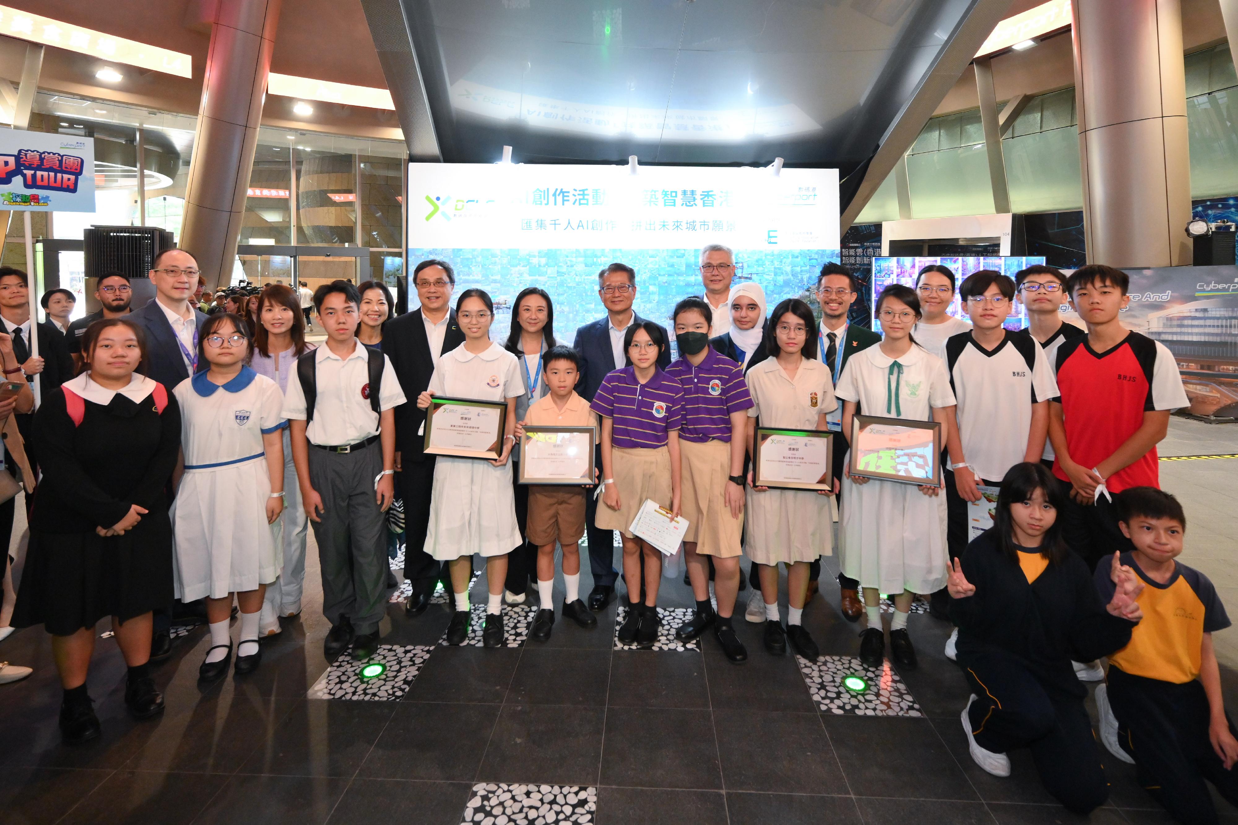 The Financial Secretary, Mr Paul Chan, attended the Digital Entertainment Leadership Forum 2025 today (September 12). Photo shows Mr Chan (back row, sixth left) touring the experience zones.
