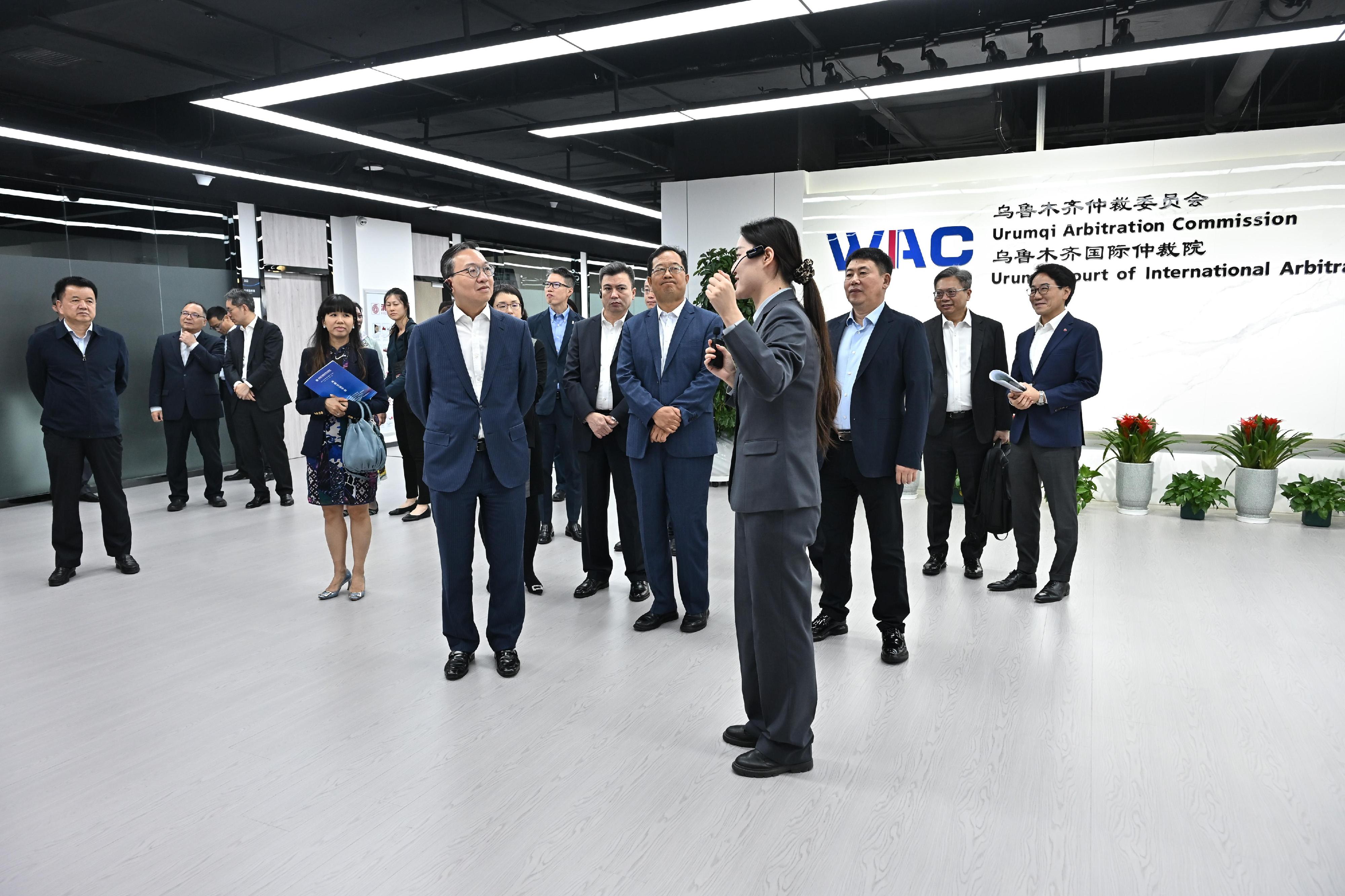 The Secretary for Justice, Mr Paul Lam, SC, leading a cross-professional delegation visited Urumqi, Xinjiang on September 12. Photo shows Mr Lam (front row, left) and the delegation members visiting the Urumqi Court of International Arbitration.
