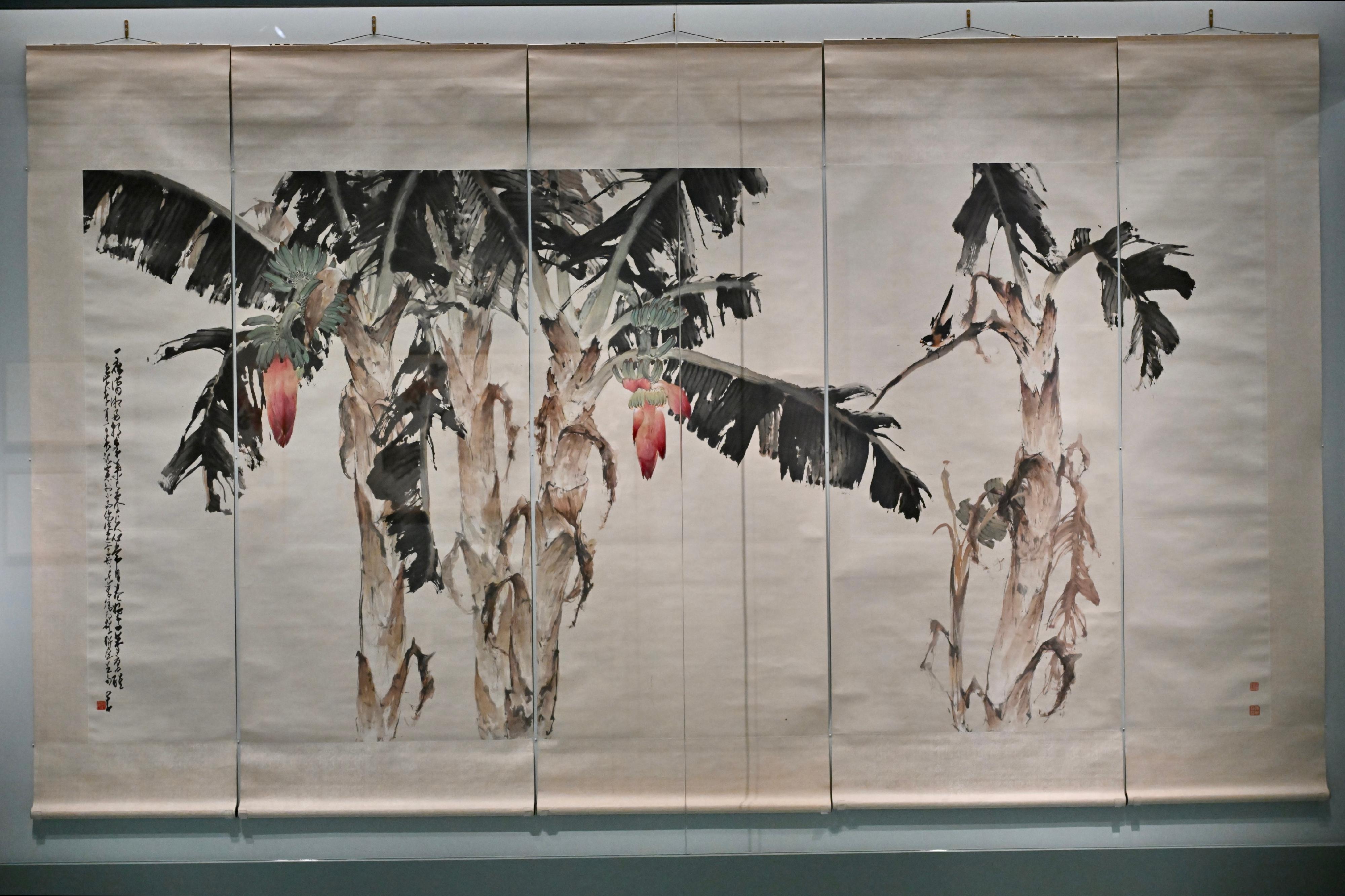 The opening ceremony of the exhibition "Legacy of Lingnan School of Painting: In Commemoration of the 120th Anniversary of the Birth of Chao Shao-an" was held today (September 16) at the Hong Kong Heritage Museum. Photo shows Professor Chao Shao-an's artwork "Plantain Trees", a large-scale five-panel painting rarely seen in traditional Chinese painting.