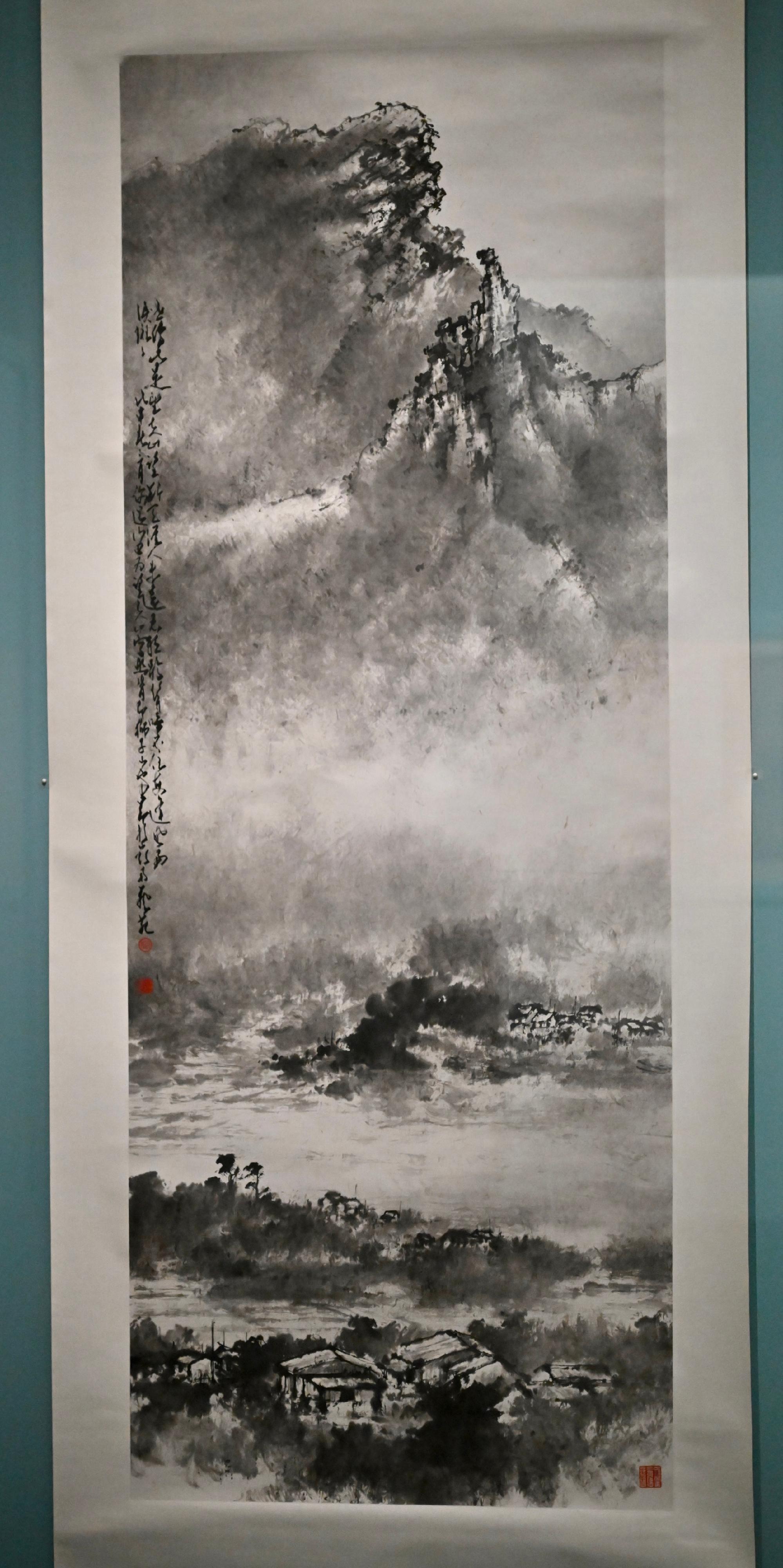 The opening ceremony of the exhibition "Legacy of Lingnan School of Painting: In Commemoration of the 120th Anniversary of the Birth of Chao Shao-an" was held today (September 16) at the Hong Kong Heritage Museum. Photo shows Professor Chao Shao-an's artwork "Amah Rock, Shatin", showing his footprints from his travels in Hong Kong.