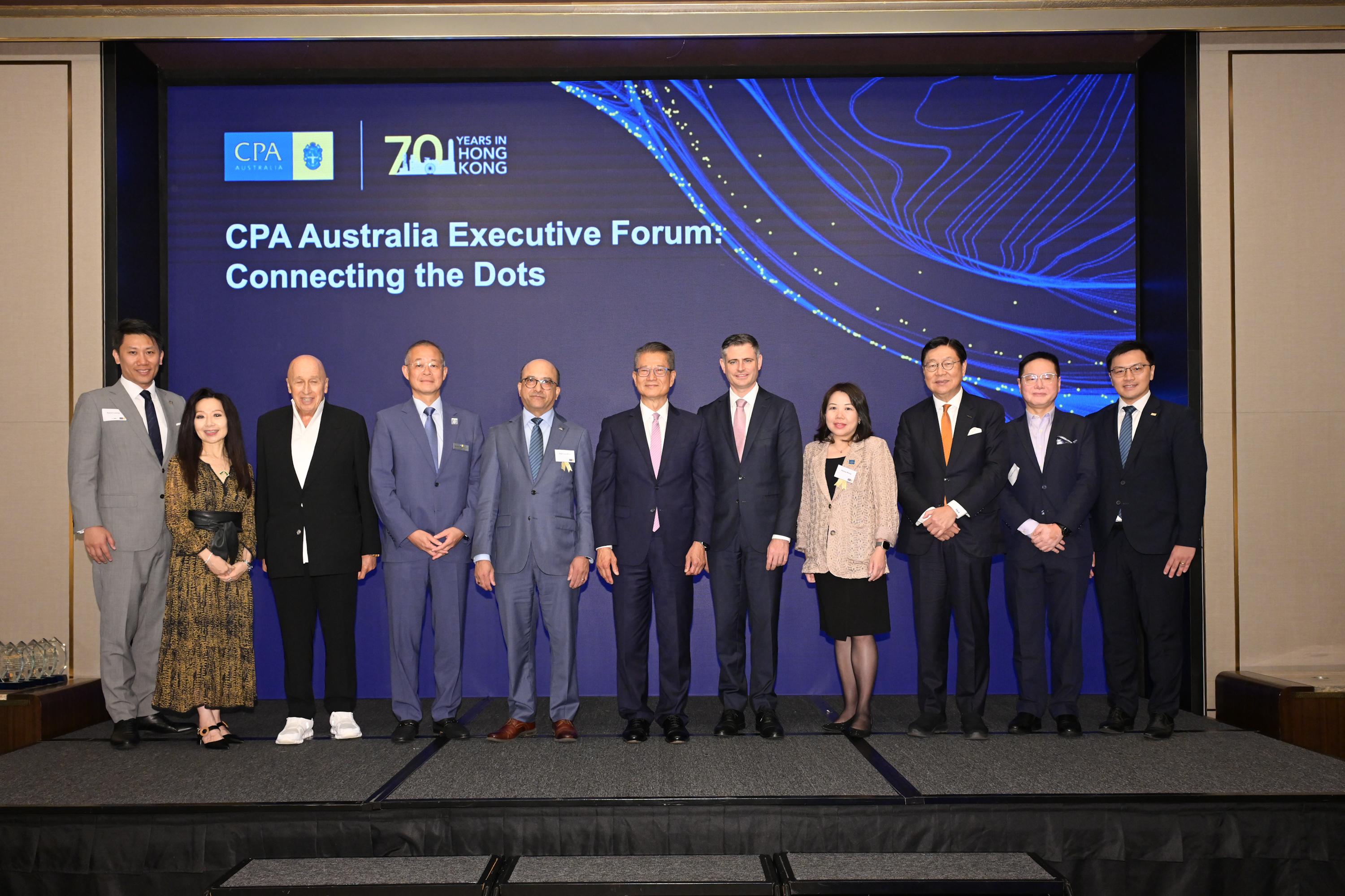 The Financial Secretary, Mr Paul Chan, attended the CPA Australia Executive Forum today (September 16). Photo shows (from fifth left) the President and Chair of the Board, CPA Australia, Professor Dale Pinto; Mr Chan; the Consul-General of Australia to Hong Kong and Macao, Mr Gareth Williams, and other guests at the forum. 