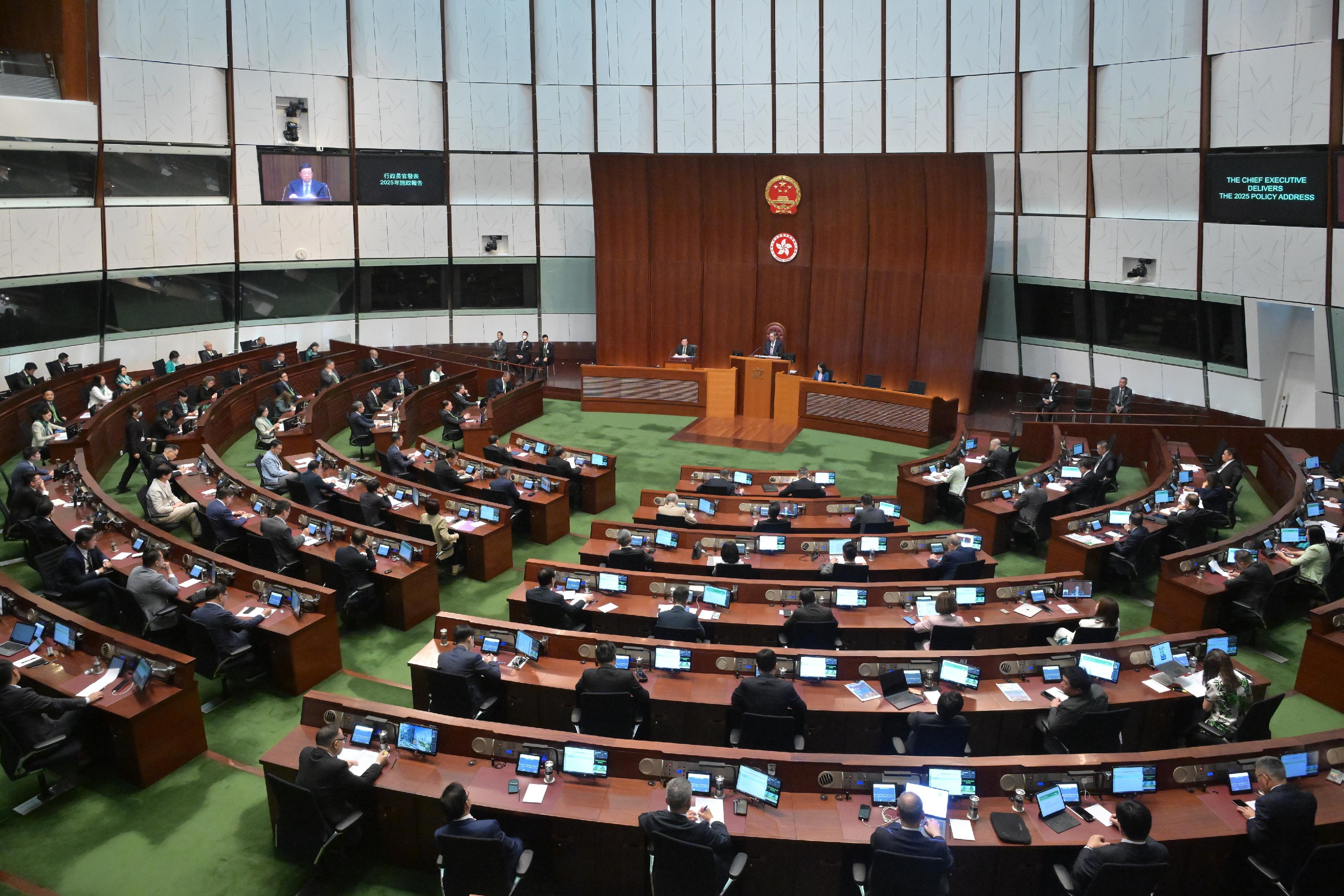行政長官李家超今日（九月十七日）在立法會發表《行政長官2025年施政報告》。
