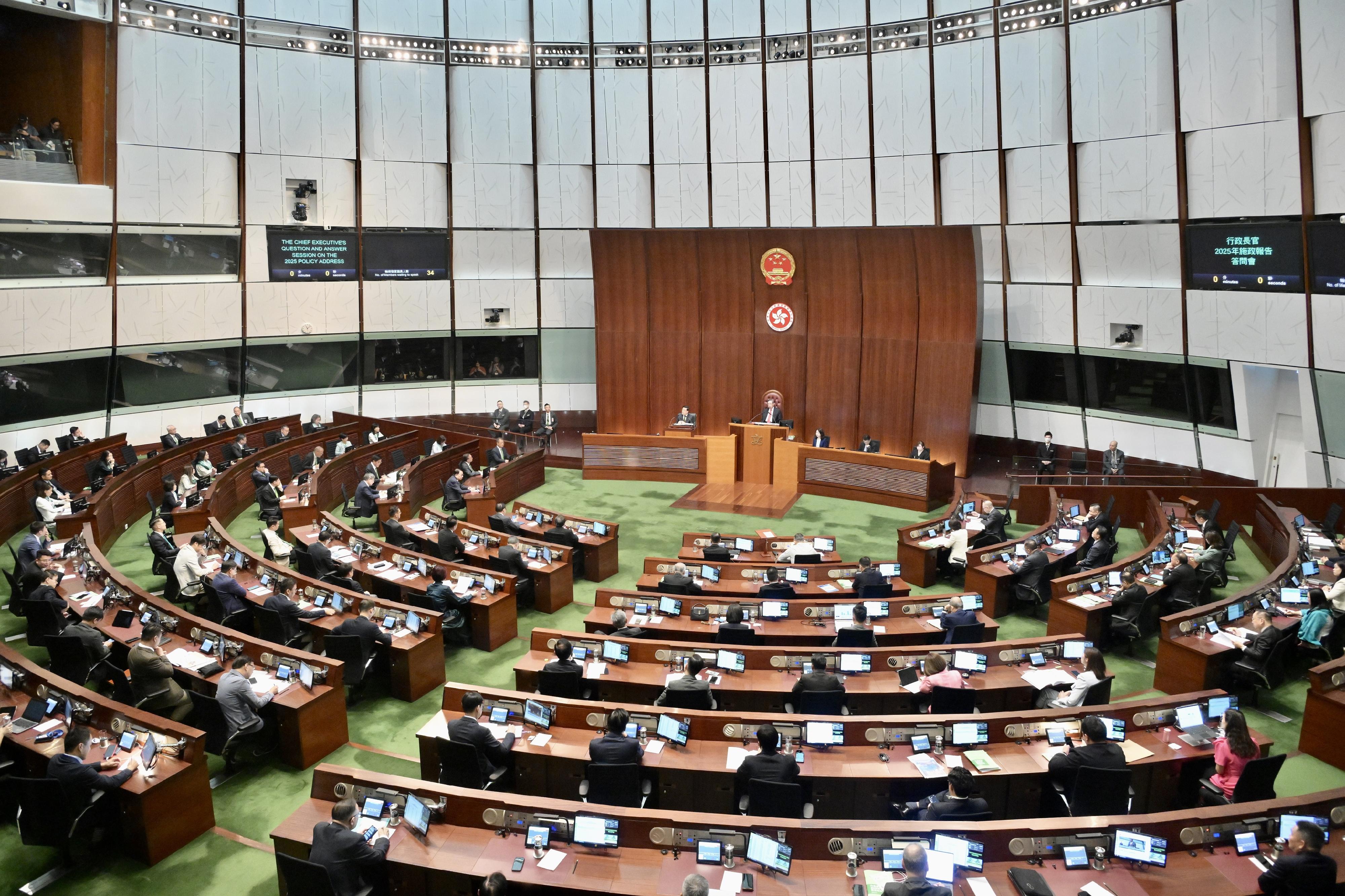 行政長官李家超今日（九月十八日）在立法會出席《行政長官2025年施政報告》答問會。