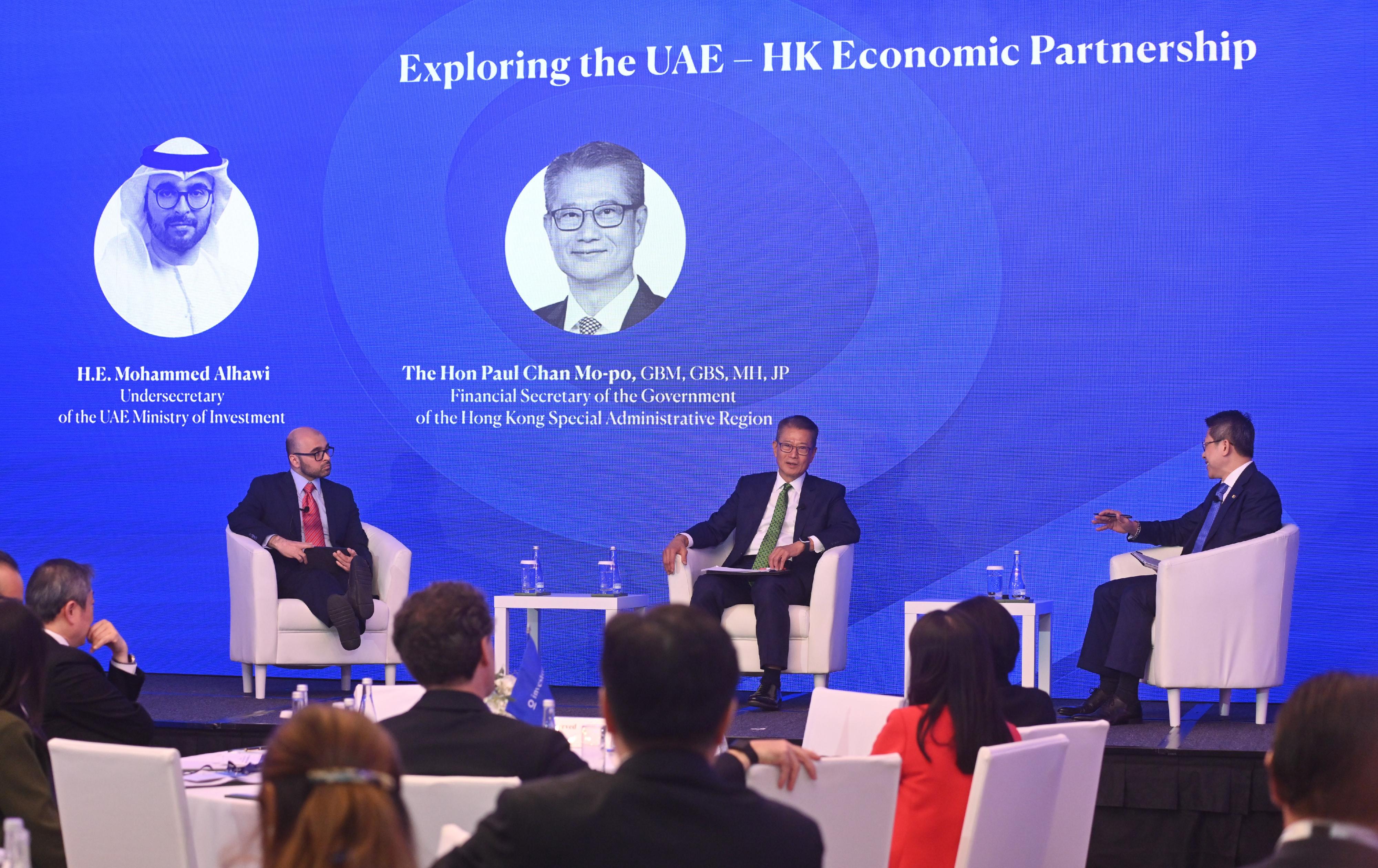 Investopia, the United Arab Emirate (UAE)'s leading investment platform and ecosystem, concluded yesterday (September 17). Photos shows the Financial Secretary, Mr Paul Chan (centre), and the Undersecretary of the UAE Ministry of Investment, Mr Mohammad Alhawi (left), in a high-level dialogue at Investopia event.
