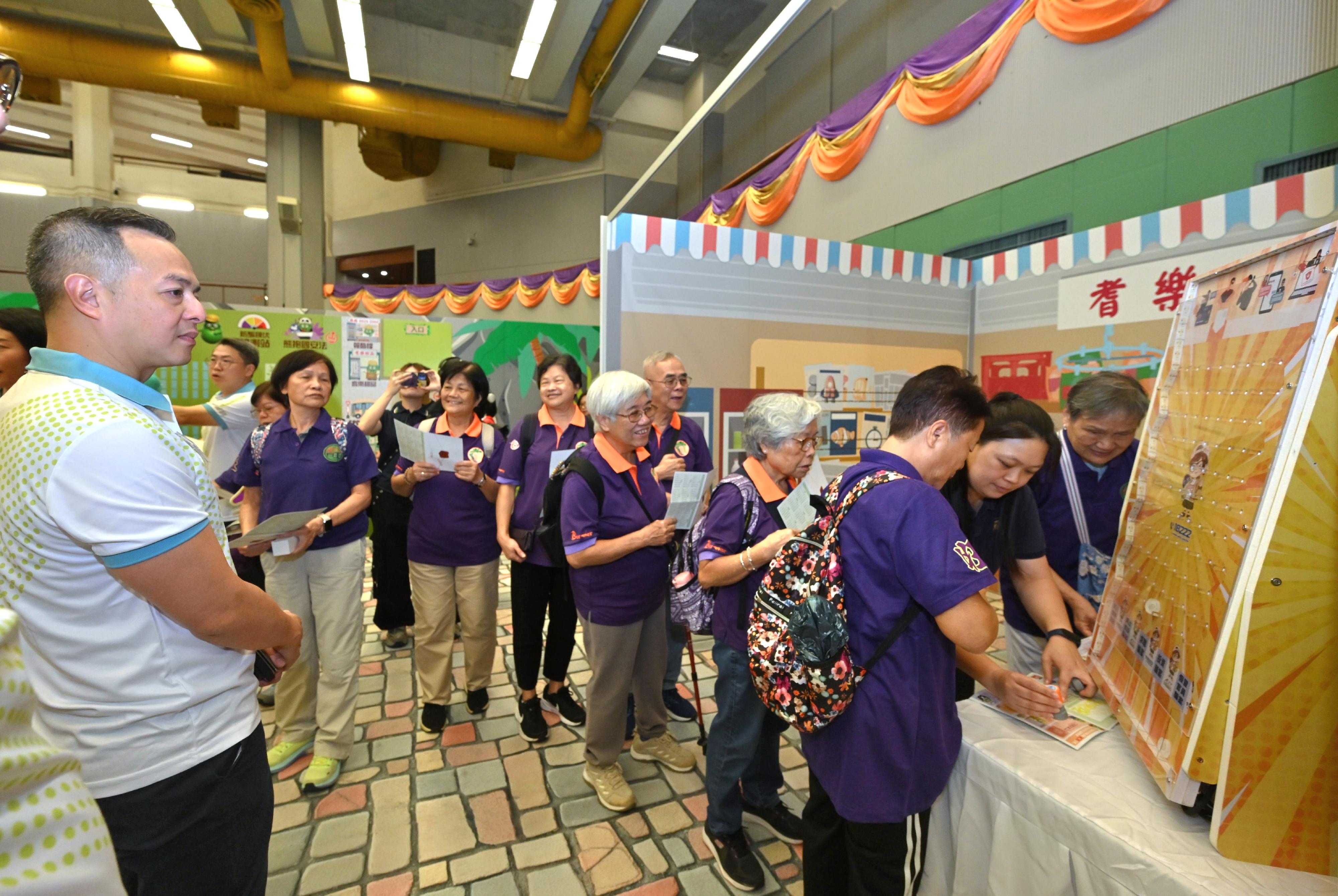 Senior Police Call (SPC) of the Hong Kong Police Force launched the “SPC Share the Love 2025” today (September 20). Photo shows the Commissioner of Police, Mr Chow Yat-ming (first left), visiting a game booth at the carnival. 