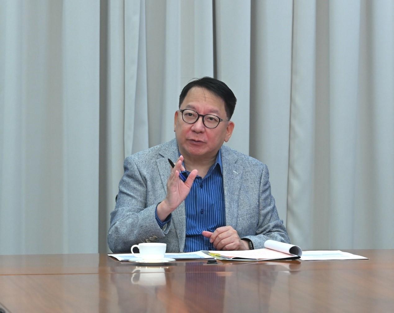 The Chief Secretary for Administration, Mr Chan Kwok-ki, chaired a meeting of the steering committee on handling extreme weather today (September 21) to holistically review and further steer and co-ordinate cross-departmental thorough and adequate preparations and response efforts to address the possible threats that Ragasa may pose to Hong Kong.