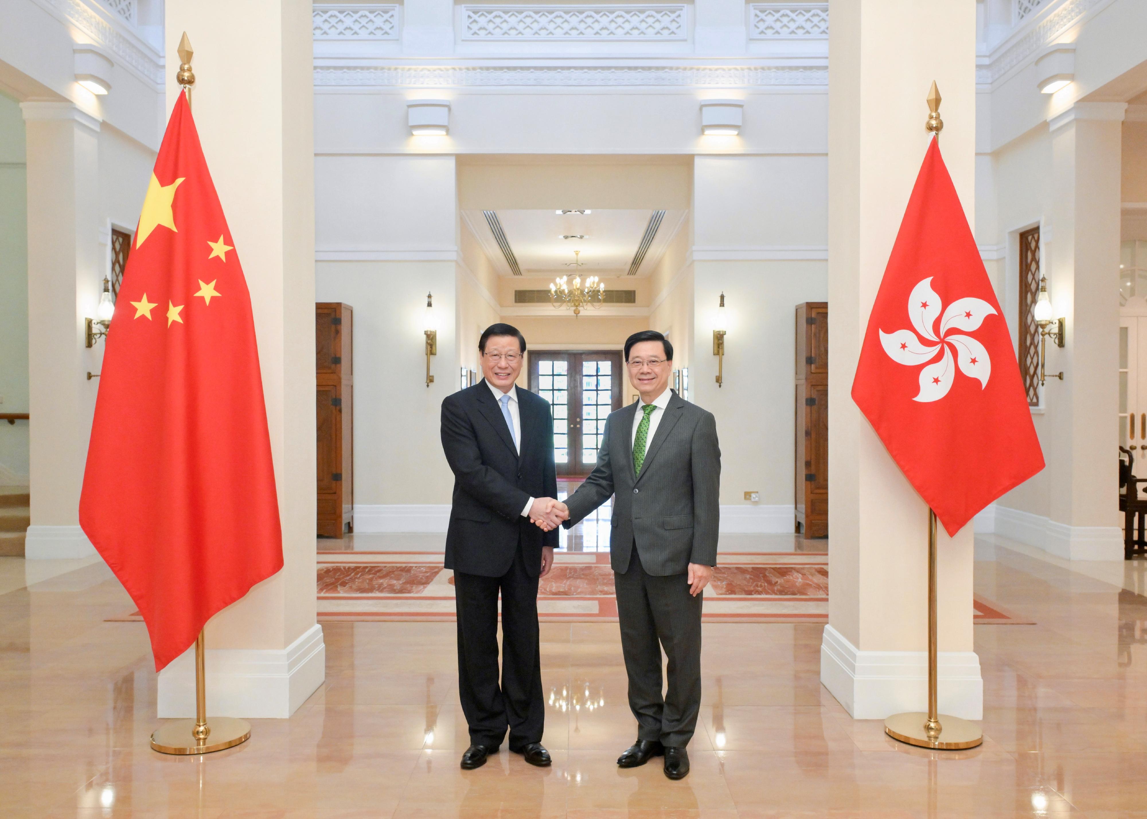 The Chief Executive, Mr John Lee (right), meets with the Secretary of the Party Leadership Group and Prosecutor General of the Supreme People's Procuratorate, Mr Ying Yong (left), today (September 22).
