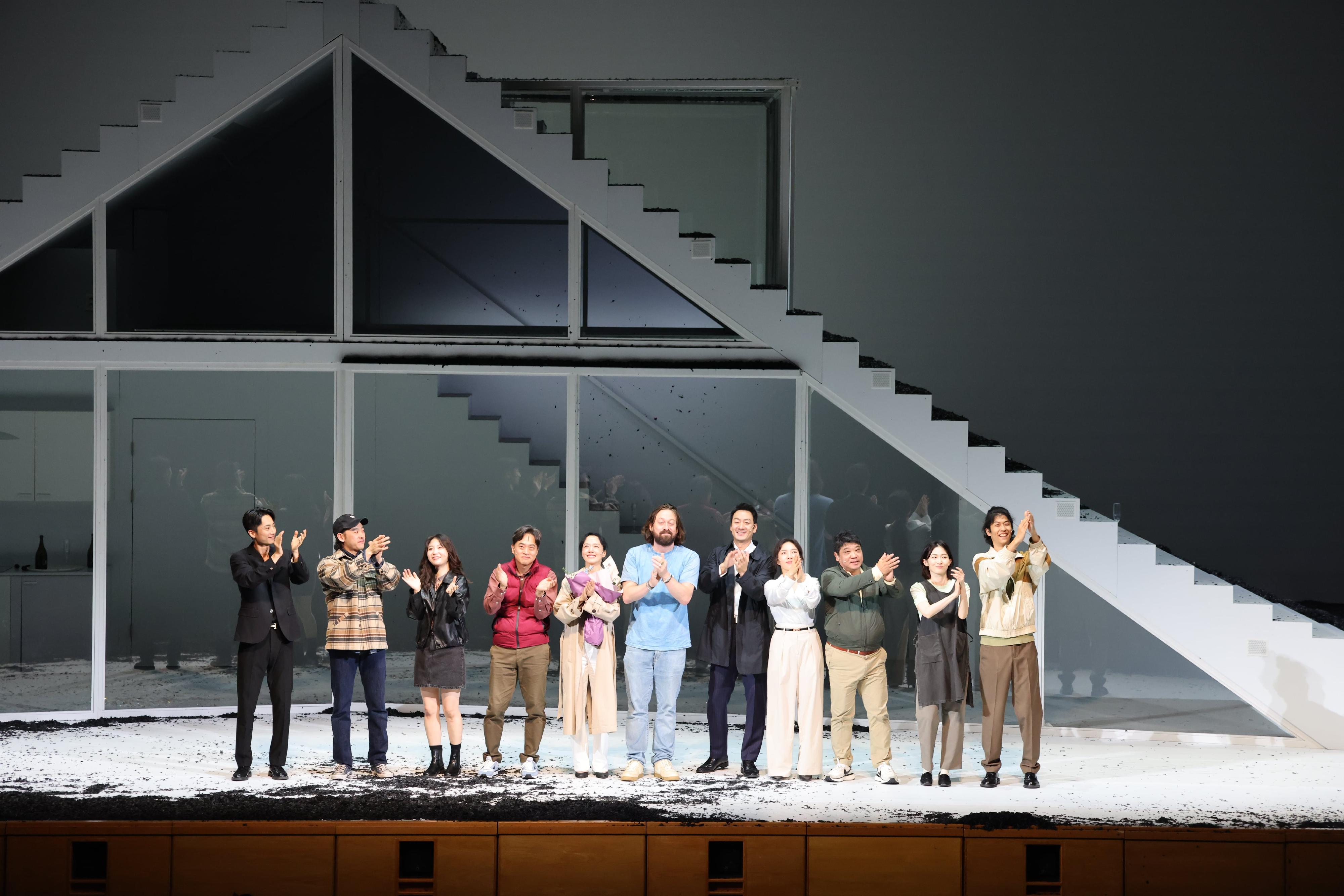 The third Asia+ Festival commenced last Friday (September 19) with the opening programme of the box-office hit "The Cherry Orchard" at the Hong Kong Cultural Centre for three consecutive nights. Photo shows director Simon Stone (centre) leading the actors to give thanks at the curtain call.
