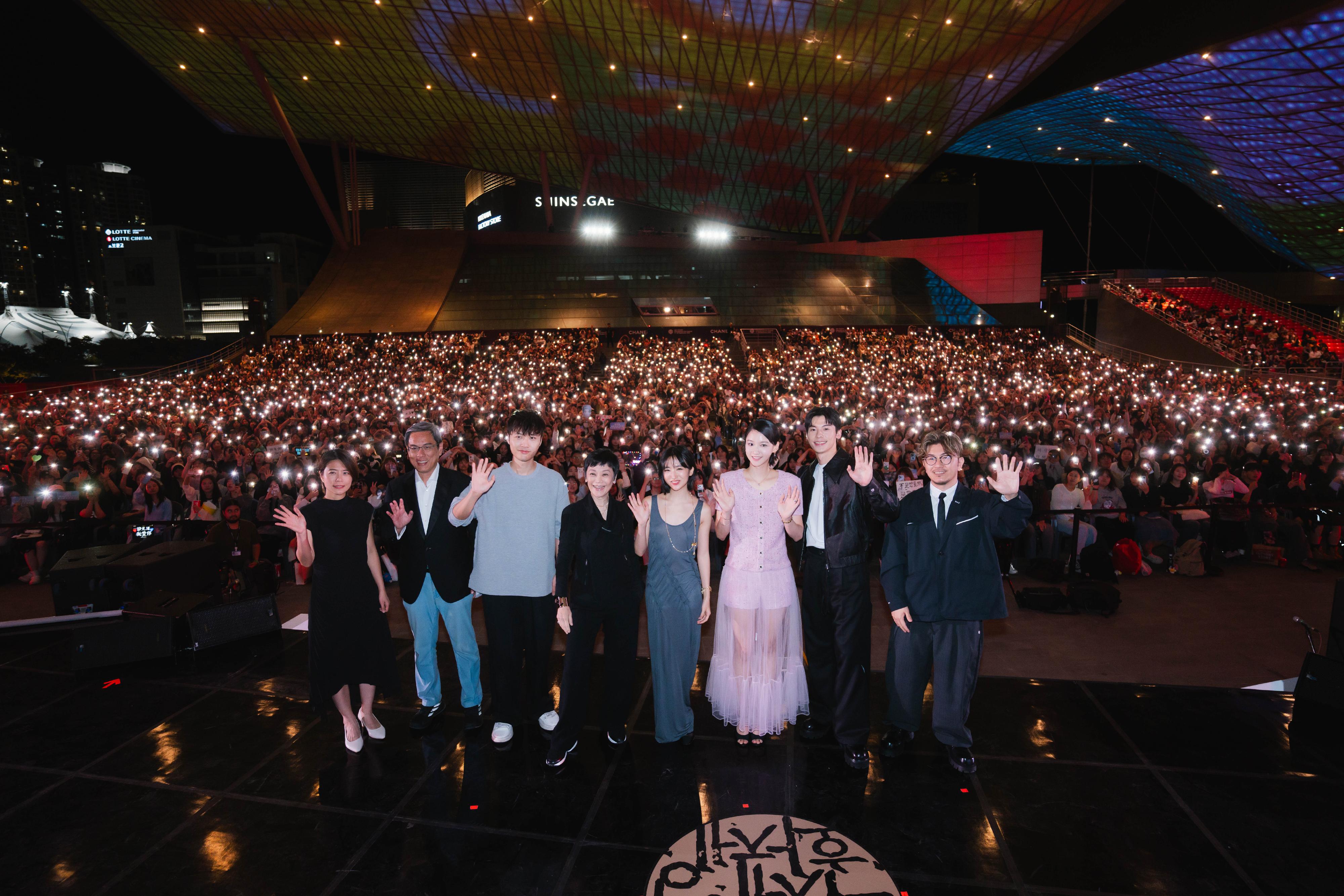 The Cultural and Creative Industries Development Agency under the Culture, Sports and Tourism Bureau and the Hong Kong Film Development Council led an industry delegation to participate in the 30th Busan International Film Festival in Korea, during which the film "Measure in Love", funded by the Film Development Fund, held its world premiere at the BIFF on September 21 and attracted over 5 000 attendees with an overwhelming response.