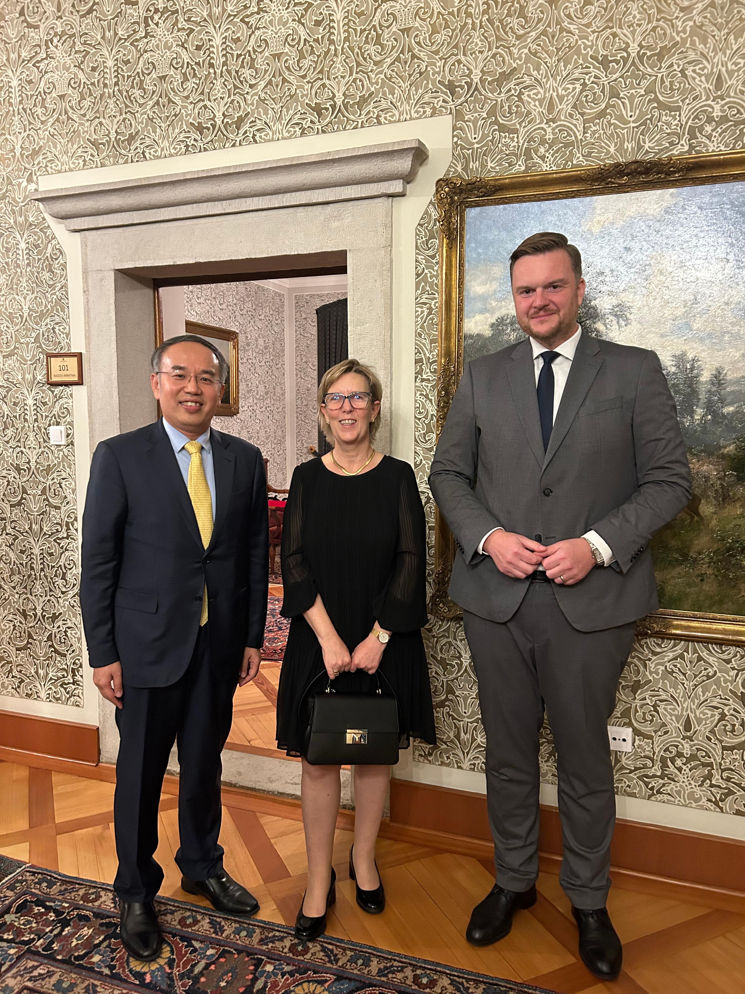 The Secretary for Financial Services and the Treasury, Mr Christopher Hui (left), is pictured with the Commissioner for Financial Services and the Savings and Investments Union of the European Commission, Mrs Maria Luis Albuquerque (centre), and the Minister of Finance of Croatia, Dr Marko Primorac (right), at the welcome dinner hosted by Slovenia's Deputy Prime Minister and Minister of Finance, Mr Klemen Boštjančič, in Ljubljana, Slovenia, on September 22 (Ljubljana time).