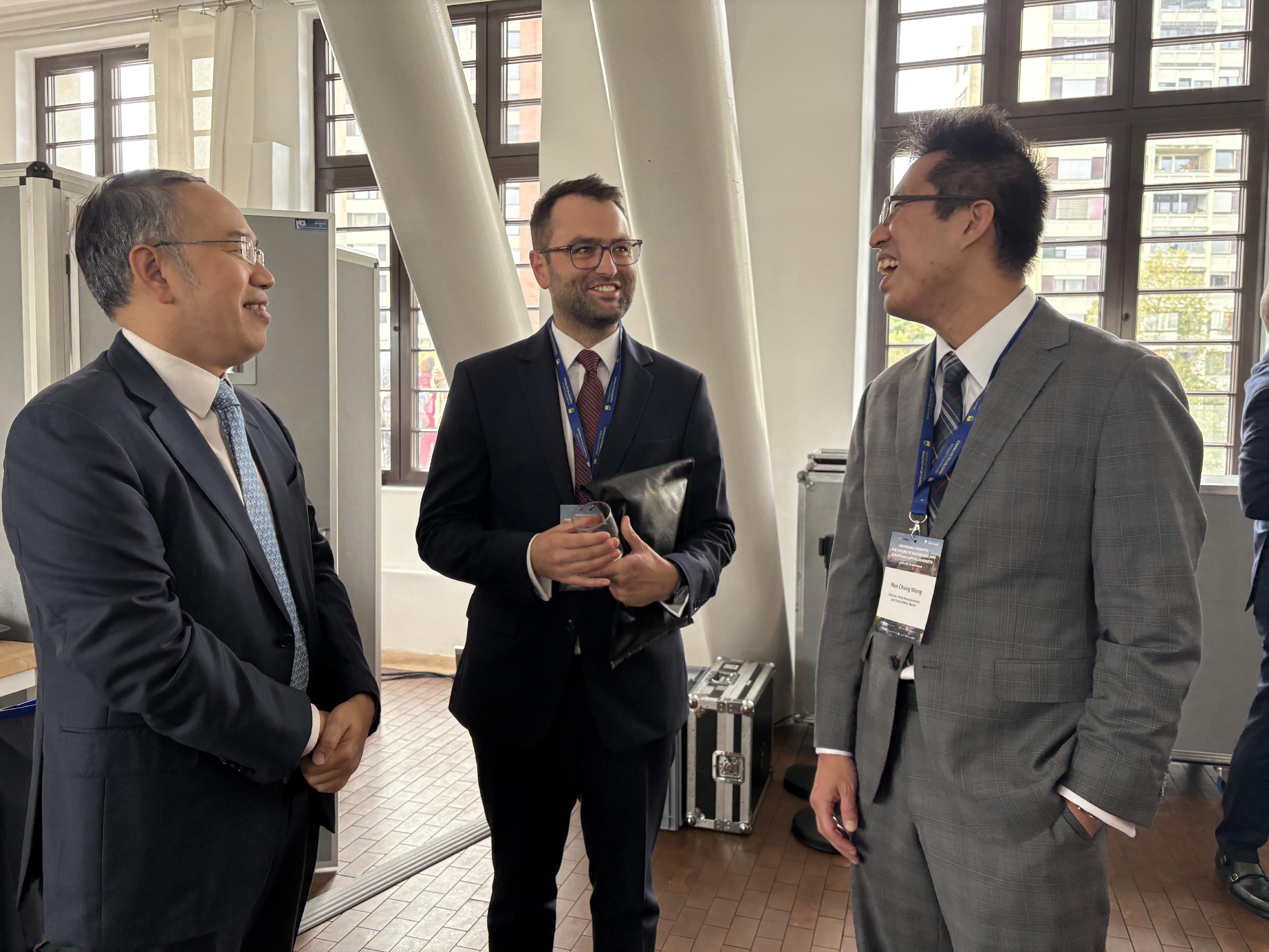 The Secretary for Financial Services and the Treasury, Mr Christopher Hui (left), exchanged with the Financial Sector Expert of the International Monetary Fund, Mr James Roberts (centre), on the sidelines of a high-level roundtable conference hosted by the Ministry of Finance of Slovenia in Ljubljana, Slovenia, on September 23 (Ljubljana time). Next to Mr Hui is the Director of the Hong Kong Economic and Trade Office in Berlin, Mr Indiana Wong (right).