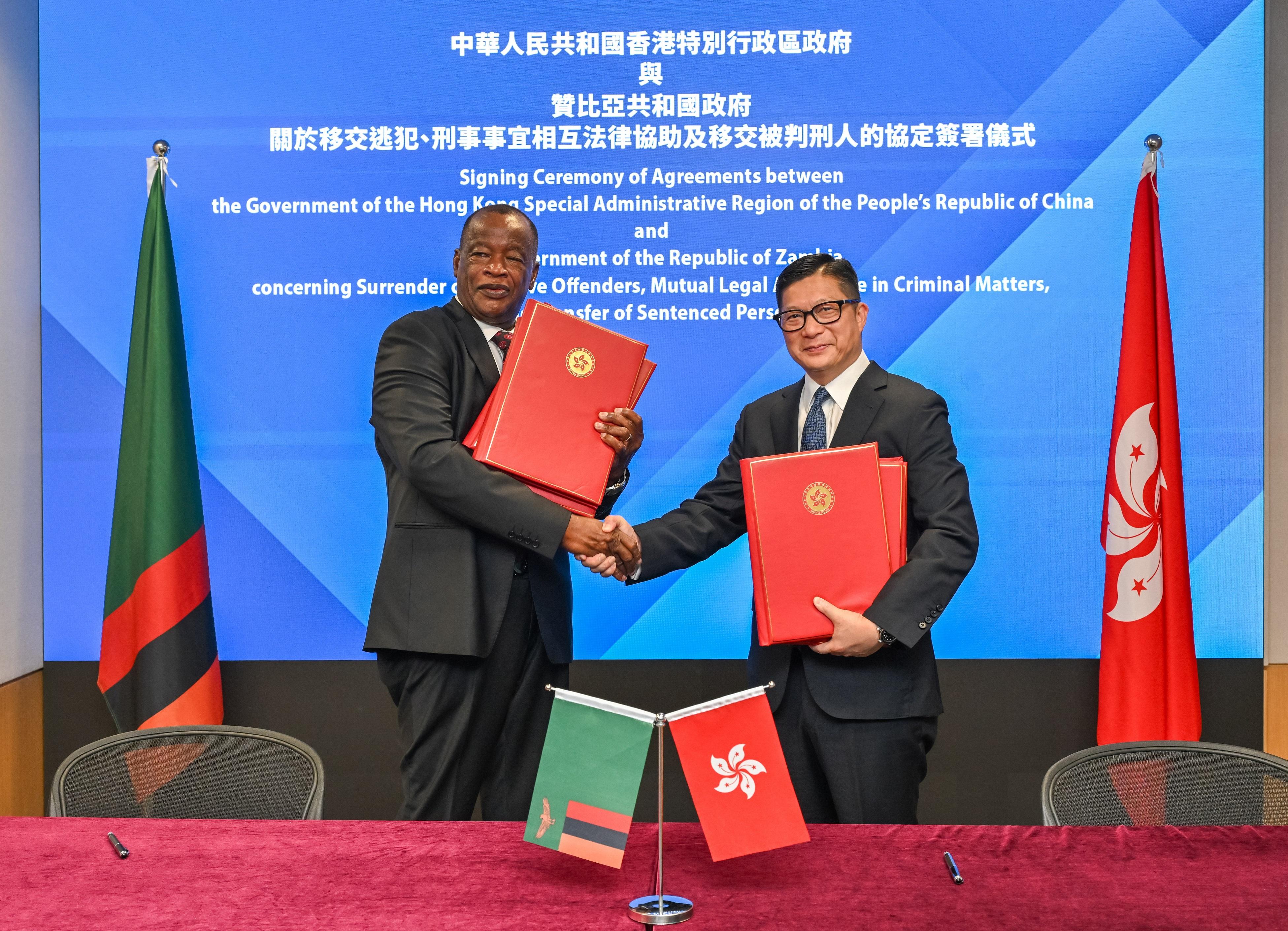 The Secretary for Security, Mr Tang Ping-keung, and the Minister of Home Affairs and Internal Security of the Republic of Zambia, Mr Jack Mwiimbu, signed bilateral agreements on the surrender of fugitive offenders, mutual legal assistance in criminal matters and the transfer of sentenced persons today (September 26) on behalf of the Government of the Hong Kong Special Administrative Region and the Government of Zambia respectively. Photo shows Mr Tang (right) and Mr Mwiimbu (left) at the signing ceremony.