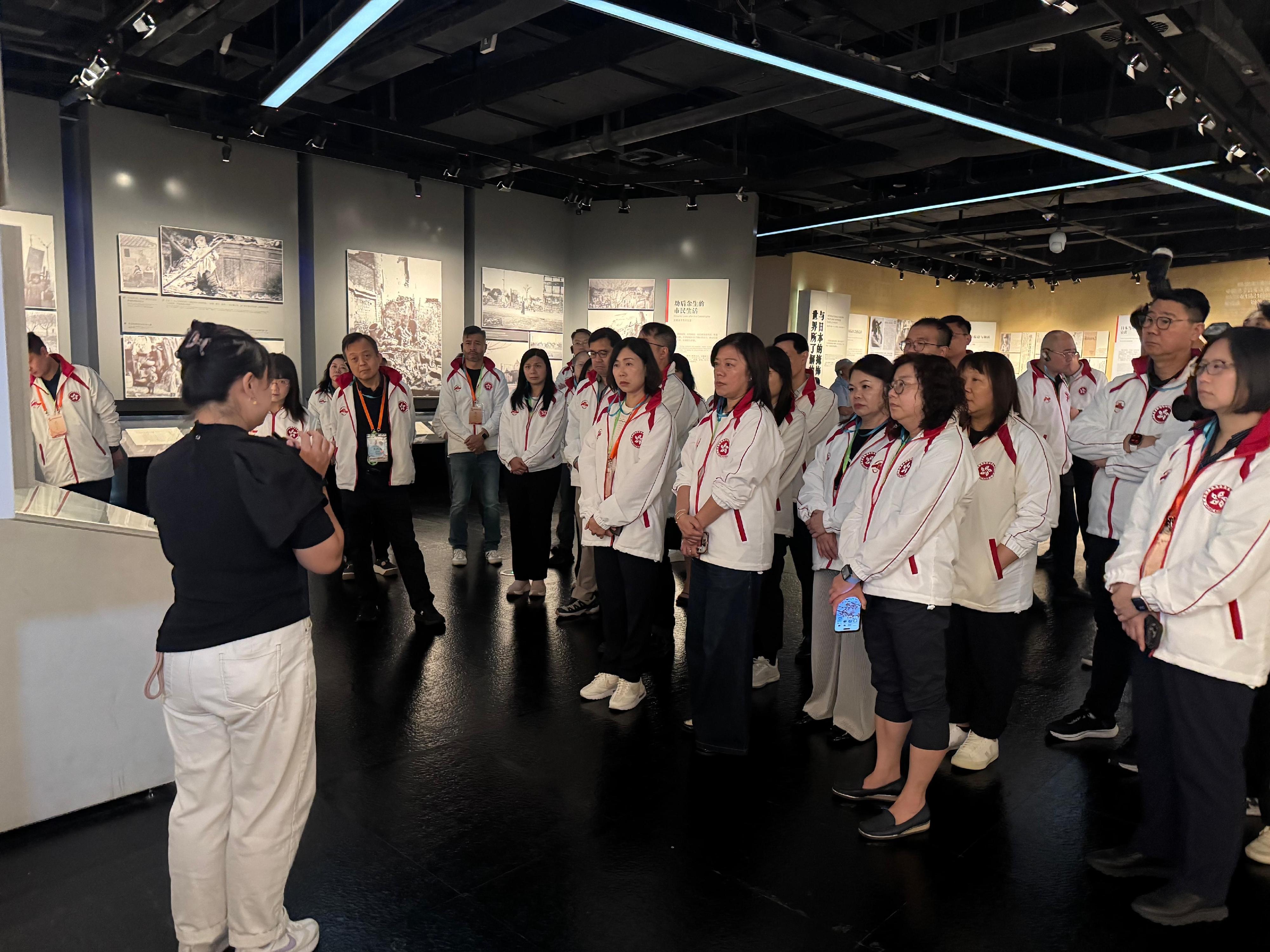 The Permanent Secretary for Education, Ms Chan Wing-shiu, led the 17th National Day and Professional Exchange Delegation from the Hong Kong Education Sector to begin their Mainland visit on September 22. Photo shows Ms Chan (front row, third right) and members of the delegation visiting the Memorial Hall of the Victims in Nanjing Massacre by Japanese Invaders in Nanjing on September 23.