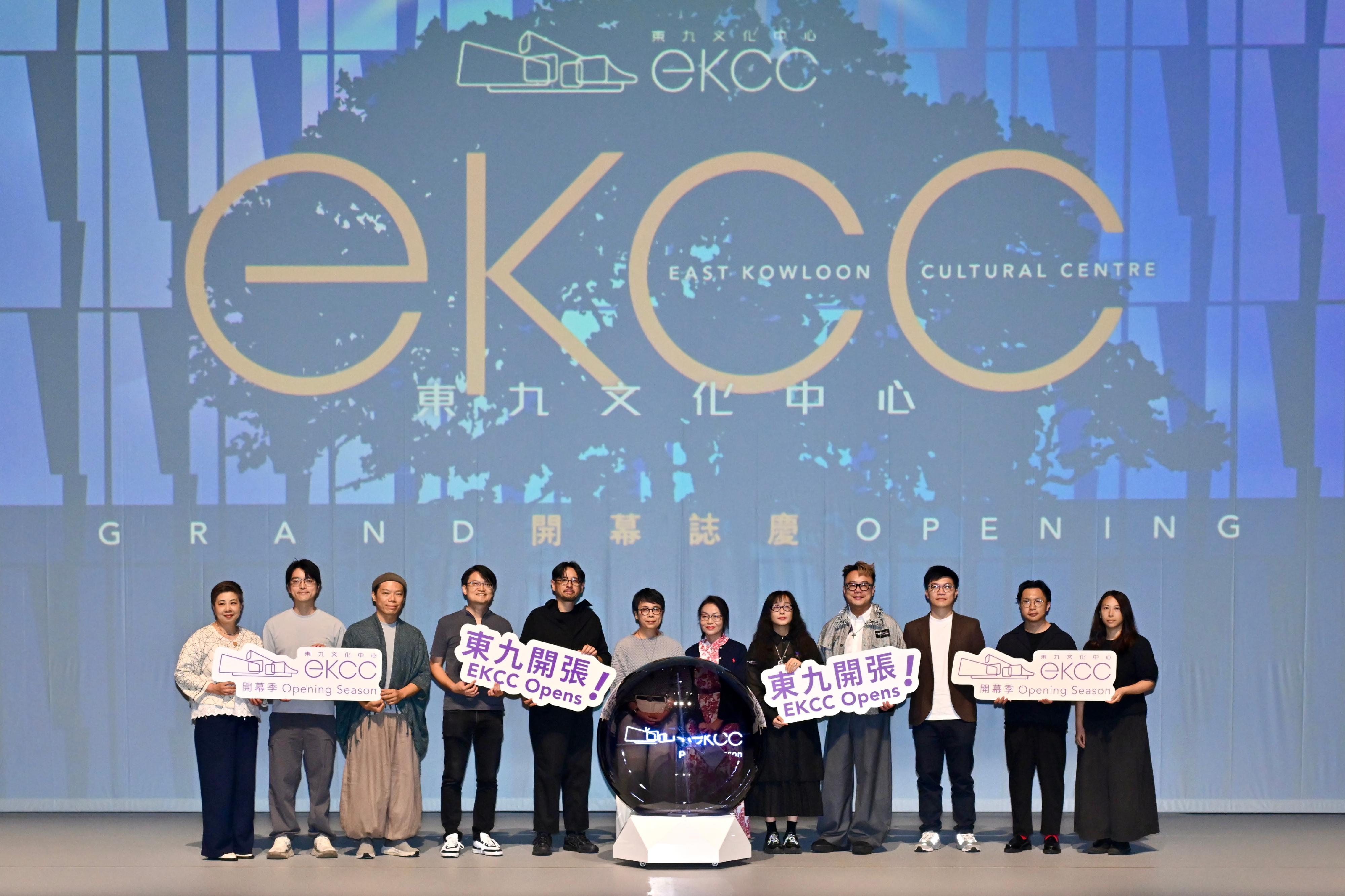 The East Kowloon Cultural Centre (EKCC) will be in full operation from November and present the EKCC Opening Season programmes from November to February, 2026. Bringing together Chinese Mainland, local and international creative talent, the EKCC Opening Season will feature 17 exciting programmes. Photo shows the Deputy Director of Leisure and Cultural Services (Culture), Miss Eve Tam (sixth left); the Assistant Director (Cultural Development) of the Leisure and Cultural Services Department (LCSD), Ms Betty Au (sixth right); the Chief Manager (EKCC) of the LCSD, Ms Carrie Lo (first left); and artists of some of the programmes of the EKCC Opening Season at the programme preview held at the EKCC today (September 29).
