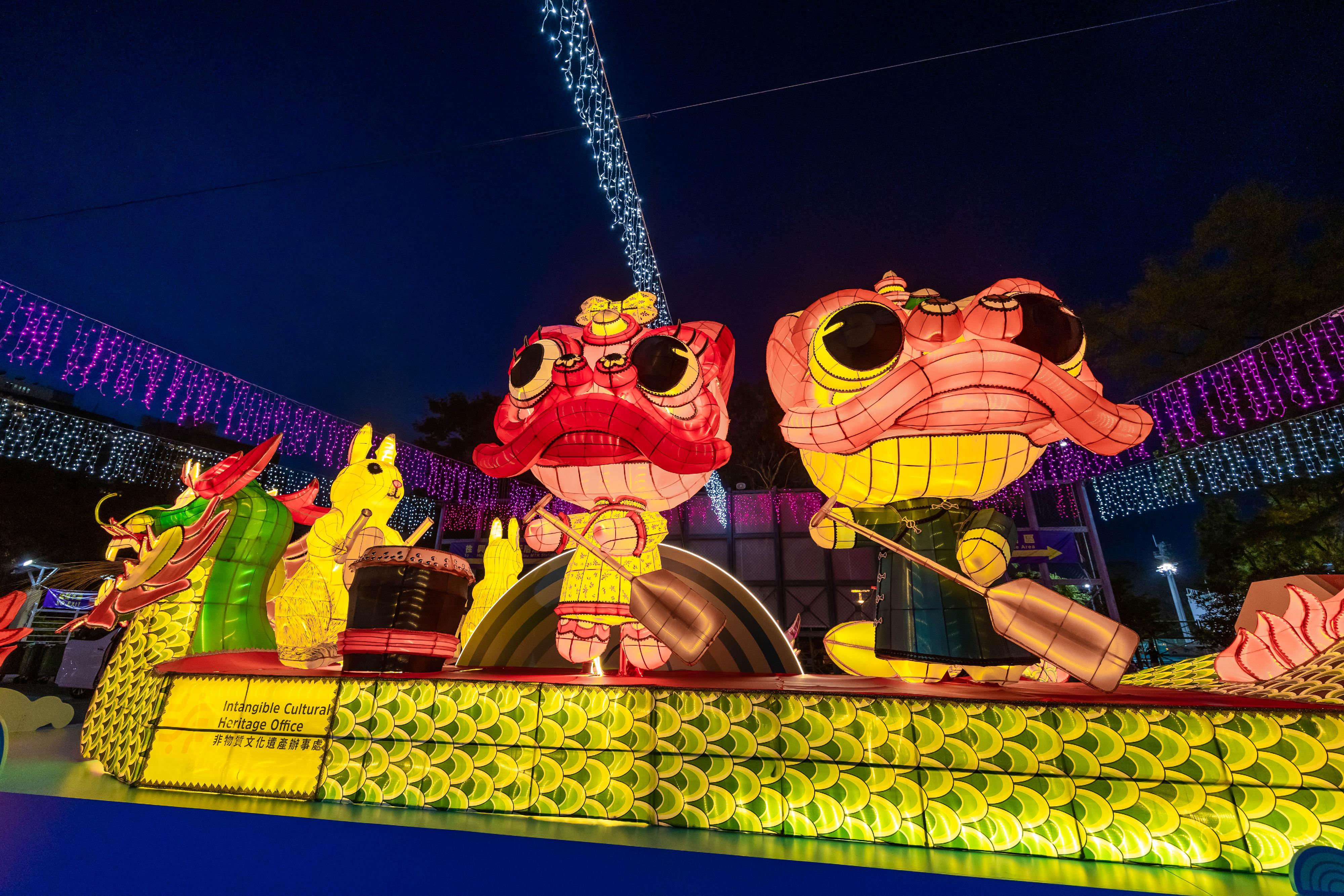 The Mid-Autumn Lantern Carnival 2025, organised by the Leisure and Cultural Services Department, is running from today (September 30) until October 7 at Victoria Park to celebrate National Day and the Mid-Autumn Festival, and welcoming the National Games. Photo shows the traditional lantern "Moonlit ICH Shining with Brilliant Boats and Lanterns" crafted by veteran paper crafting master Mr Hui Ka-hung, incorporating elements of Hong Kong's intangible cultural heritage.