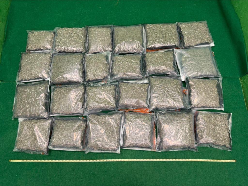 ​Hong Kong Customs yesterday (September 29) a detected drug trafficking case involving baggage concealment at Hong Kong International Airport. About 13 kilograms of suspected cannabis buds with an estimated market value of about $2.8 million were seized. Photo shows the suspected cannabis buds seized.
