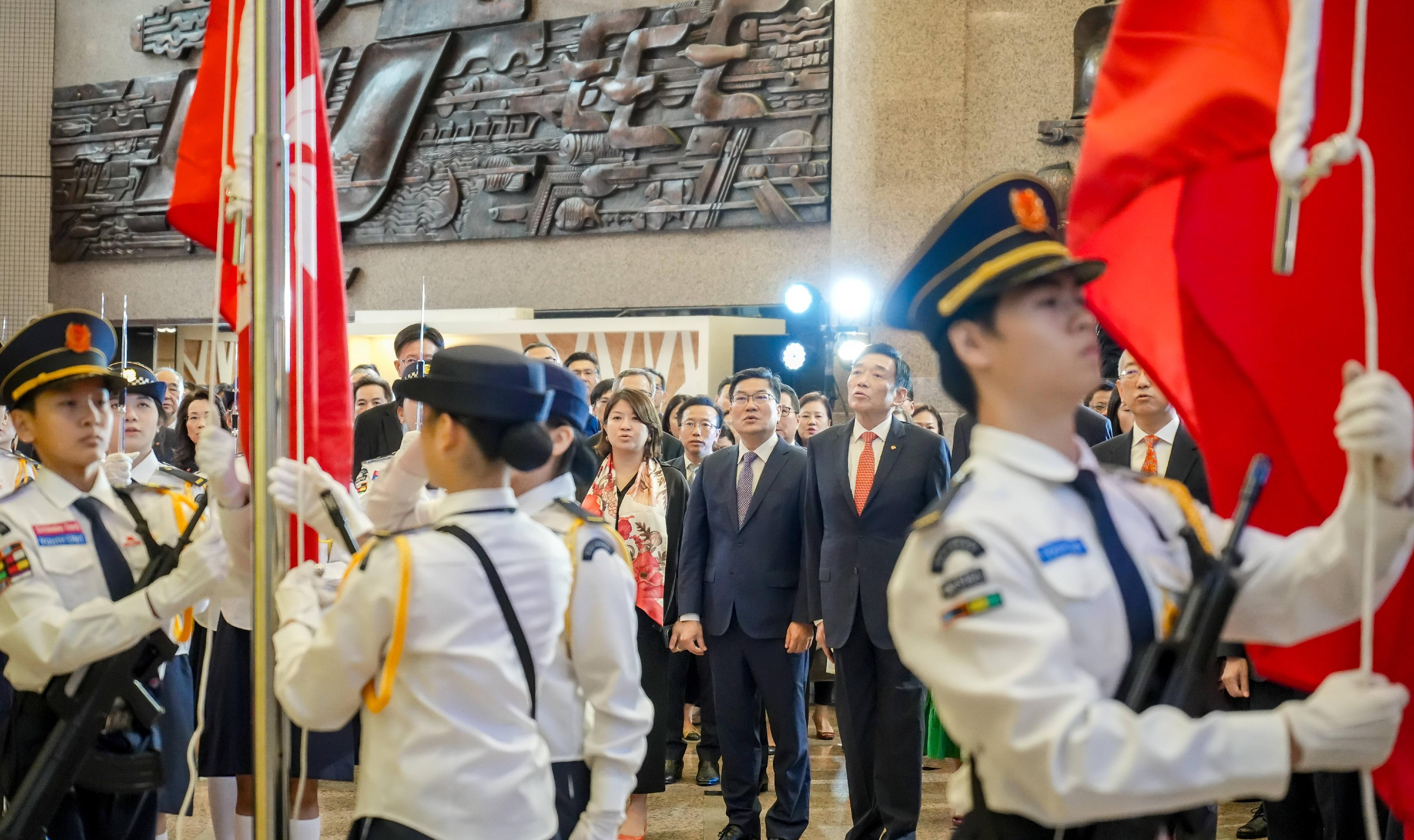 The Hospital Authority (HA) held a flag-raising ceremony in celebration of the 76th anniversary of the founding of the People’s Republic of China. About 200 guests attended the ceremony, including the Deputy Director-General of the Co-ordination Department of the Liaison Office of the Central People's Government in the Hong Kong Special Administrative Region, Mr Chen Zetao (centre); the Chairman of the HA, Mr Henry Fan (right); the Chief Executive of the HA, Dr Libby Lee (left).
