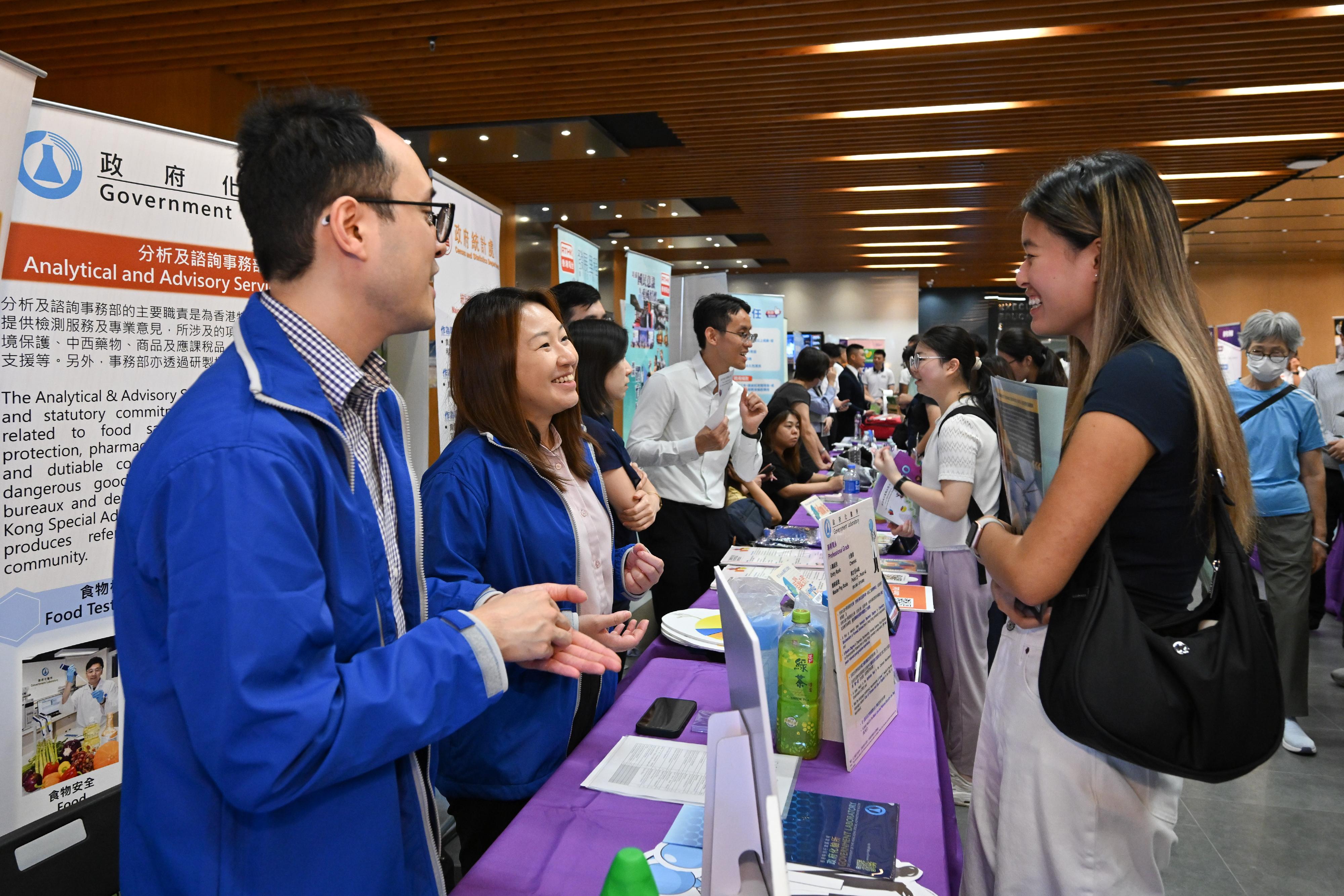 The Secretary for the Civil Service, Mrs Ingrid Yeung, visited the Government Career Fair at the campus of the Chinese University of Hong Kong this afternoon (October 2). Photo shows students visiting the Government Laboratory booth and interacting with serving civil servants.