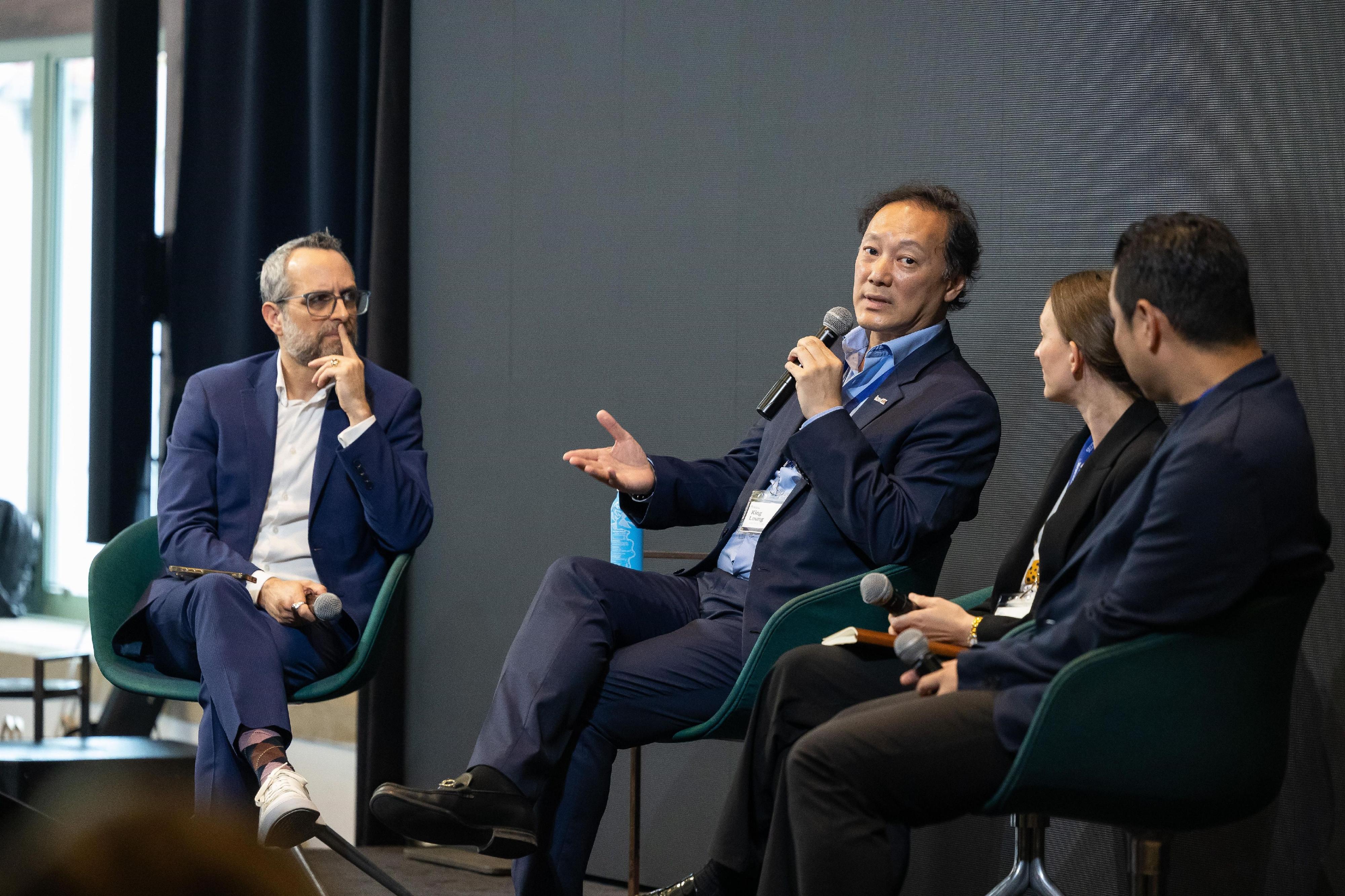 Invest Hong Kong (InvestHK) concluded a trip to North America from September 16 to 27. Photo shows the Global Head of Financial Services, Fintech & Sustainability at InvestHK, Mr King Leung (second left) speaking at a panel discussion moderated by the Chief Executive Officer and Co-Founder of SecondMuse, Mr Todd Khozein (first left).

