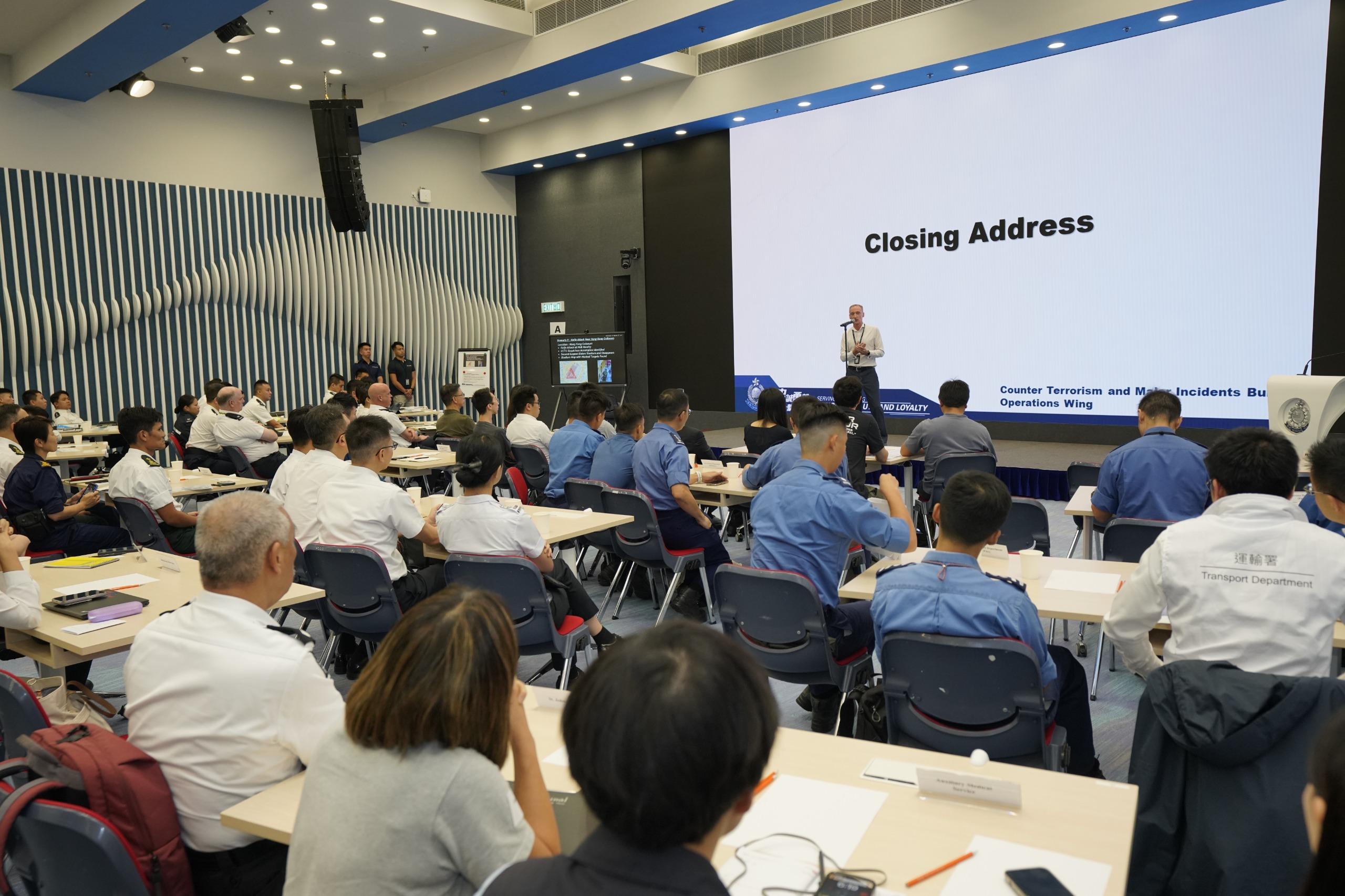 警務處行動部今日（十月三日）在警察總部為即將舉行的第十五屆全國運動會及全國第十二屆殘疾人運動會暨第九屆特殊奧林匹克運動會舉辦跨部門全運會桌上演練。圖示警務處助理處長（行動）莊定賢在演練完成後致辭。
