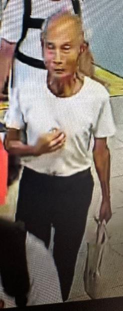 Choi Chung-wo, aged 80, is about 1.65 metres tall, 50 kilograms in weight and of thin build. He has a squared face with yellow complexion and short white hair. He was last seen wearing a white short-sleeved top, black trousers and black shoes, and carrying a beige recycling bag.