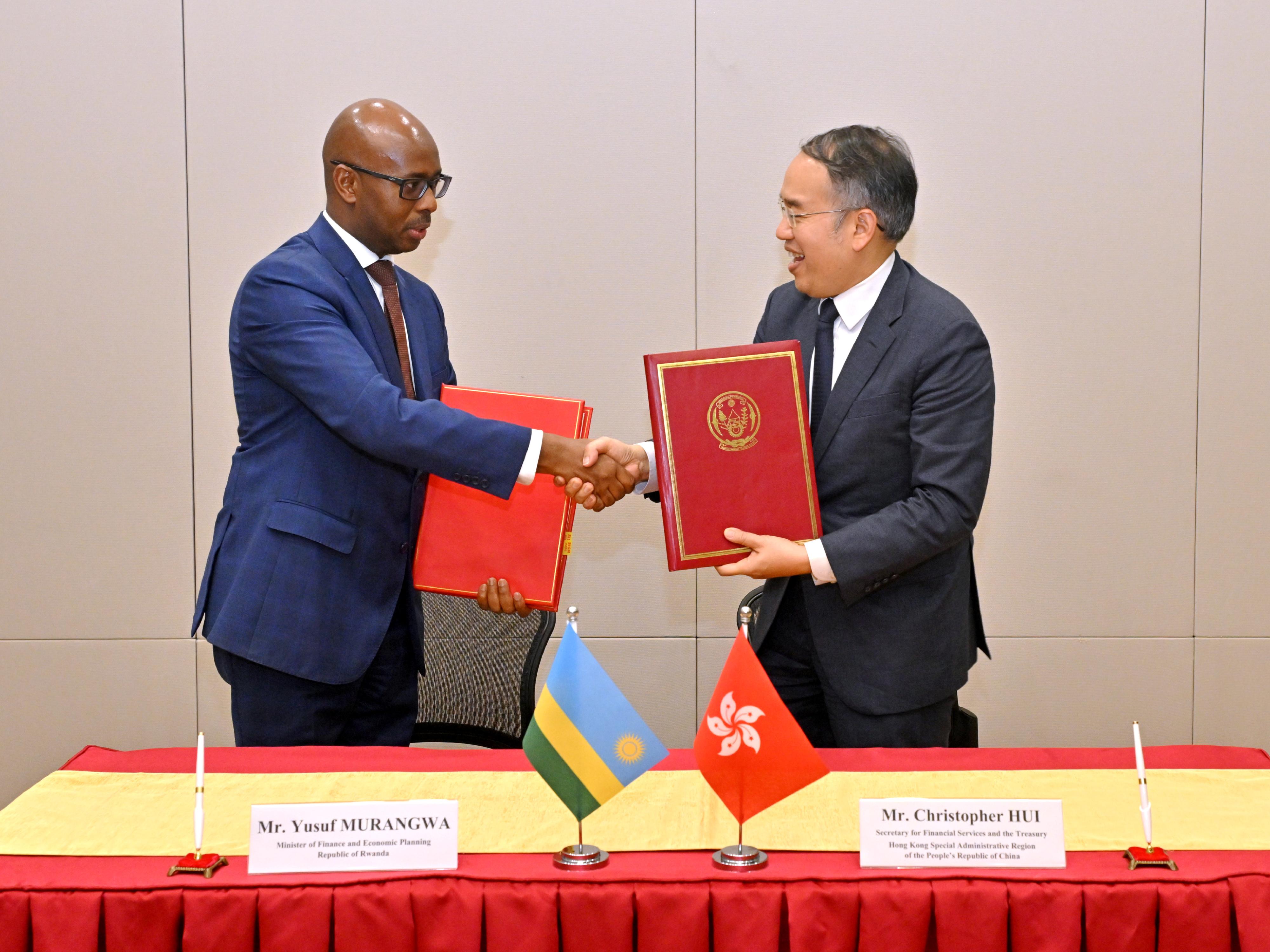 The Secretary for Financial Services and the Treasury, Mr Christopher Hui (right), exchanges documents with the Minister of Finance and Economic Planning of Rwanda, Mr Yusuf Murangwa (left), after signing a comprehensive avoidance of double taxation agreement today (October 9).
