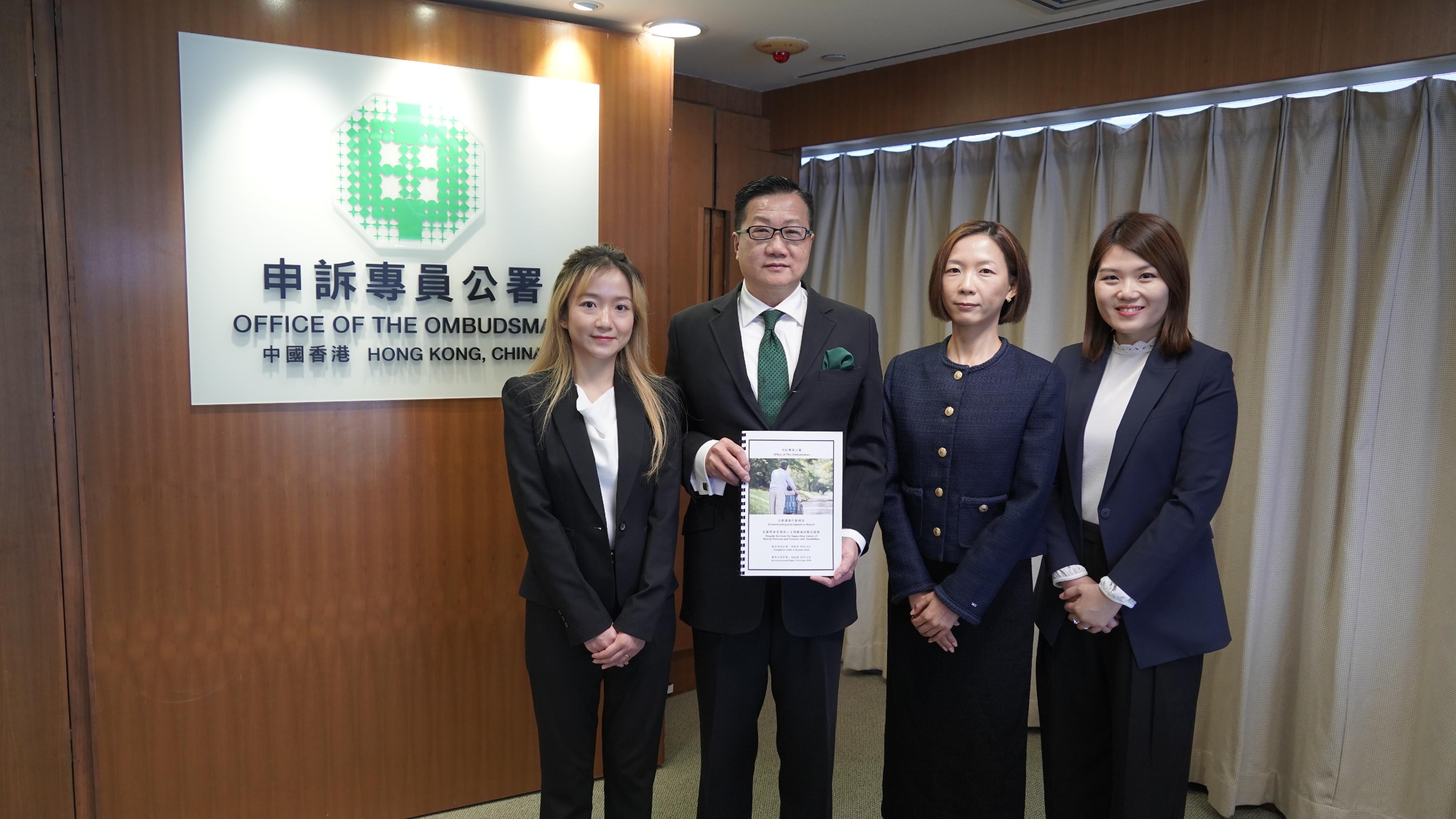申訴專員公署今日（十月九日）公布就支援長者及殘疾人士照顧者的暫託服務的主動調查行動結果。圖示申訴專員陳積志（左二）。
