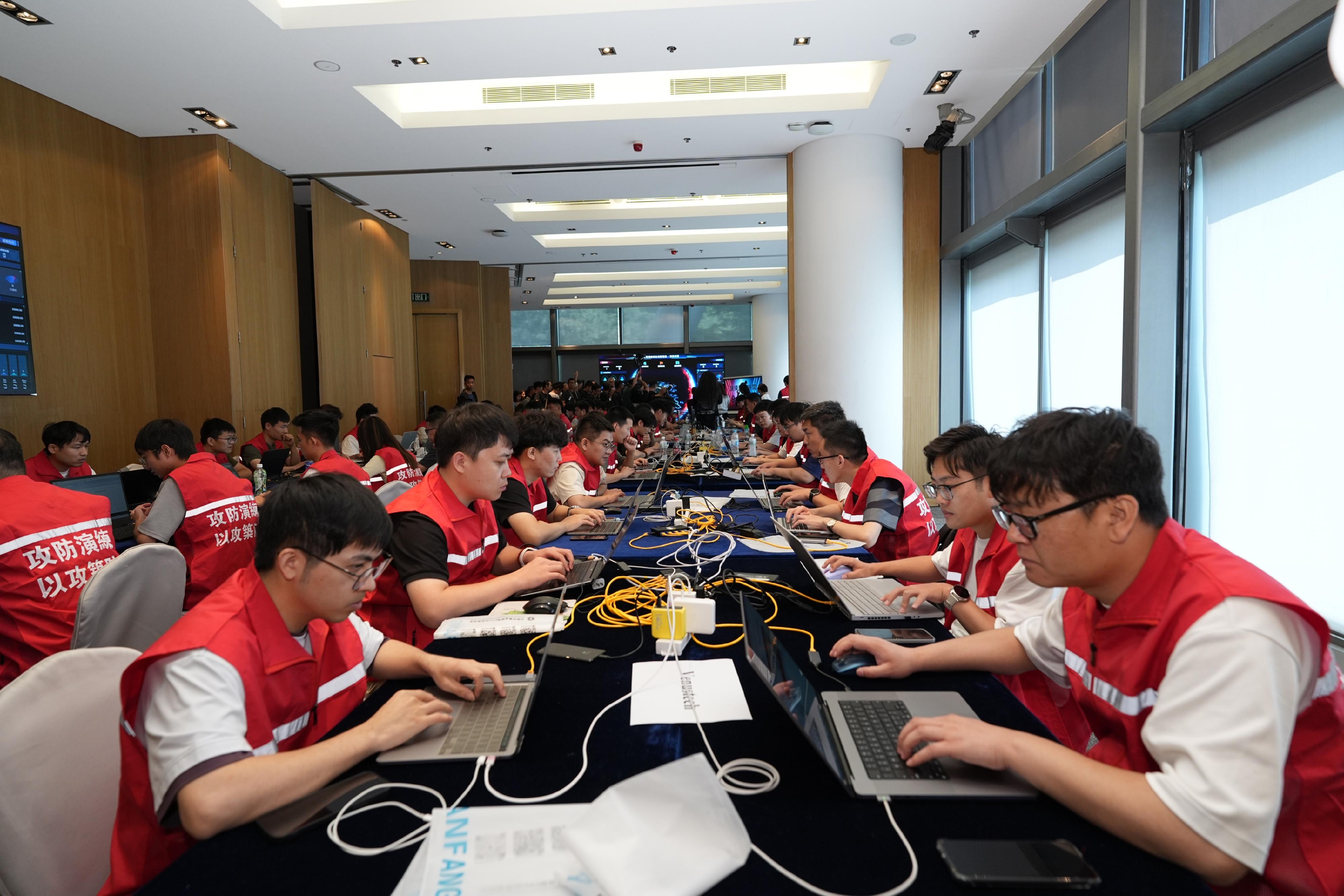 Hong Kong Cybersecurity Attack and Defence Drill 2025 was launched today (October 10). Photo shows the attacker team formed by experienced Hong Kong and Mainland cybersecurity practitioners and members of the higher education institutions.
