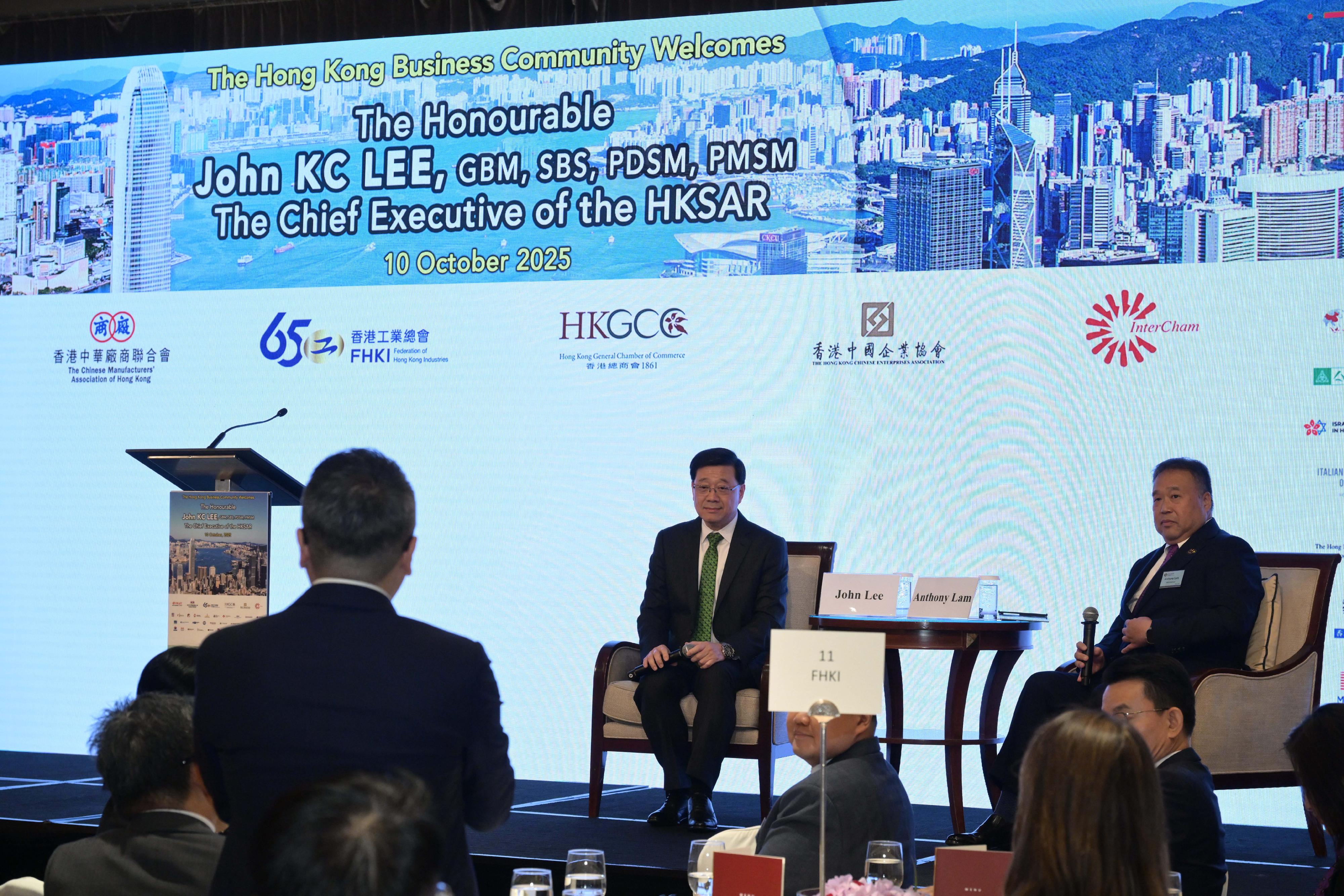 The Chief Executive, Mr John Lee (left), attended the Joint Business Community Luncheon today (October 10). Looking on is the Chairman of Federation of Hong Kong Industries, Mr Anthony Lam (right).