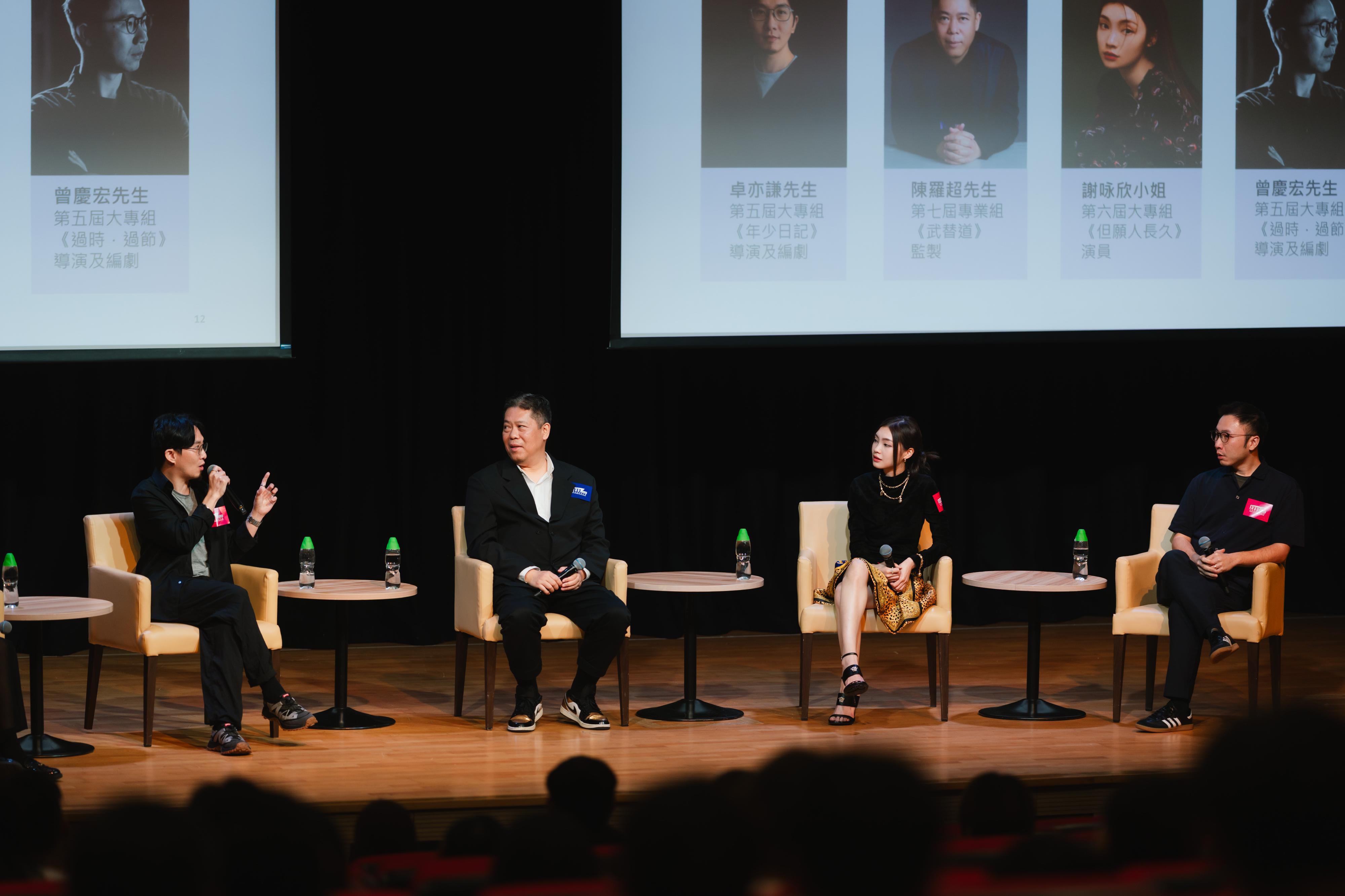 文化體育及旅遊局文創產業發展處今日(十月十日)舉辦第九屆「首部劇情電影計劃」簡介會,講解計劃詳情。簡介會邀請多位曾參與計劃的電影人分享參賽及電影製作經驗,並藉交流環節讓有志於電影創作的年輕電影人與業界人士互動交流。圖示(左起)《年少日記》導演及編劇卓亦謙、《武替道》監製陳羅超、《但願人長久》演員謝咏欣及《過時.過節》導演及編劇曾慶宏於簡介會中分享經驗。