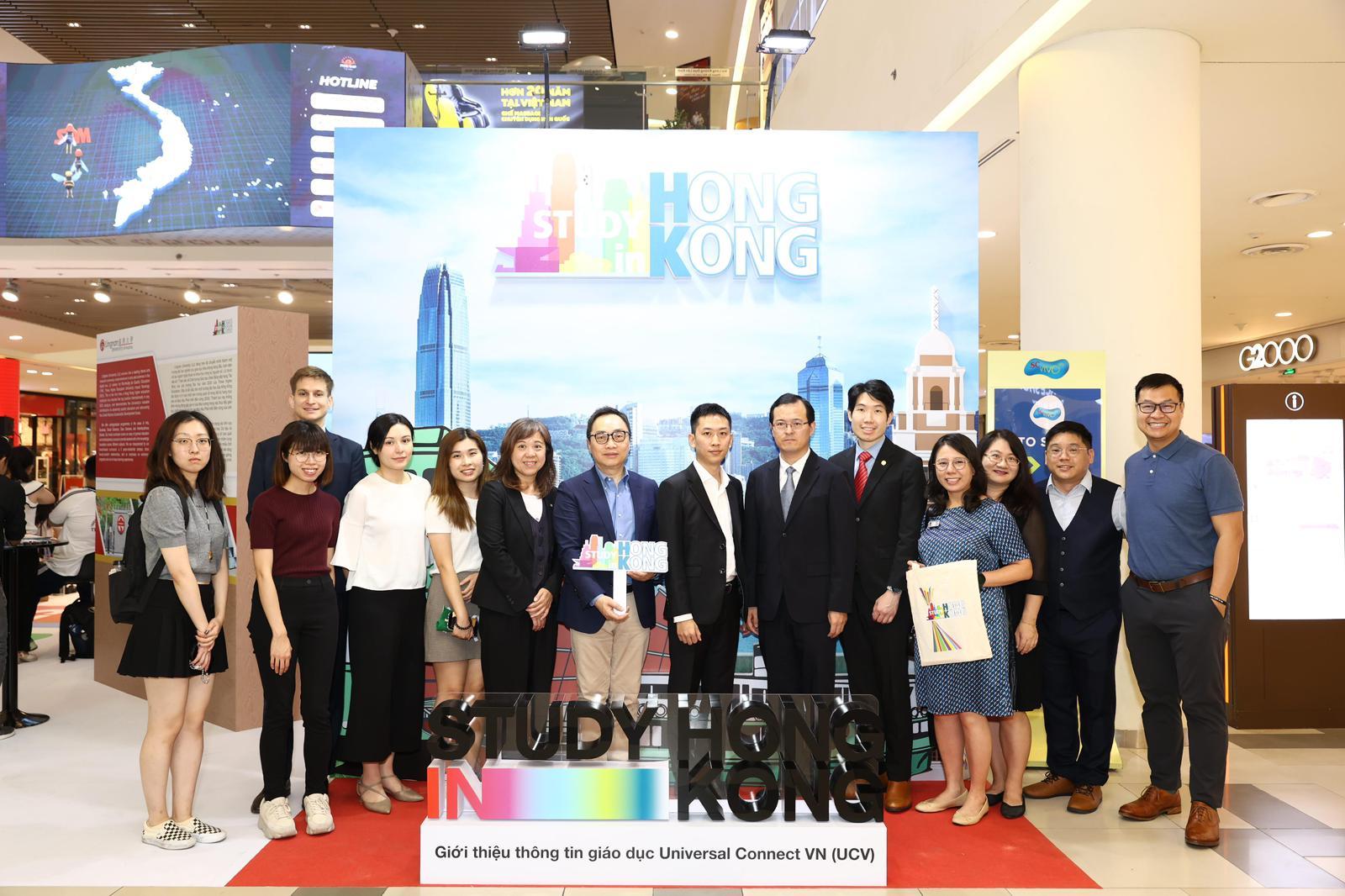 The Hong Kong Economic and Trade Office in Singapore (Singapore ETO) supported and participated in two education promotional events in Vietnam, with an aim to promote Hong Kong's quality higher education and the "Study in Hong Kong" brand. Organised by the eight publicly-funded universities, the two events took place in Ho Chi Minh City (HCMC) today (October 11) and in Hanoi on October 5. Photo shows the Director of the Singapore ETO, Mr Owin Fung (eighth right); the Deputy Consul-General of the People's Republic of China in HCMC, Mr Xu Zhou (sixth right); representatives from the Ho Chi Minh City Department of Culture and Sports; and representatives from the eight Hong Kong universities, in a group picture at the event in HCMC this morning.