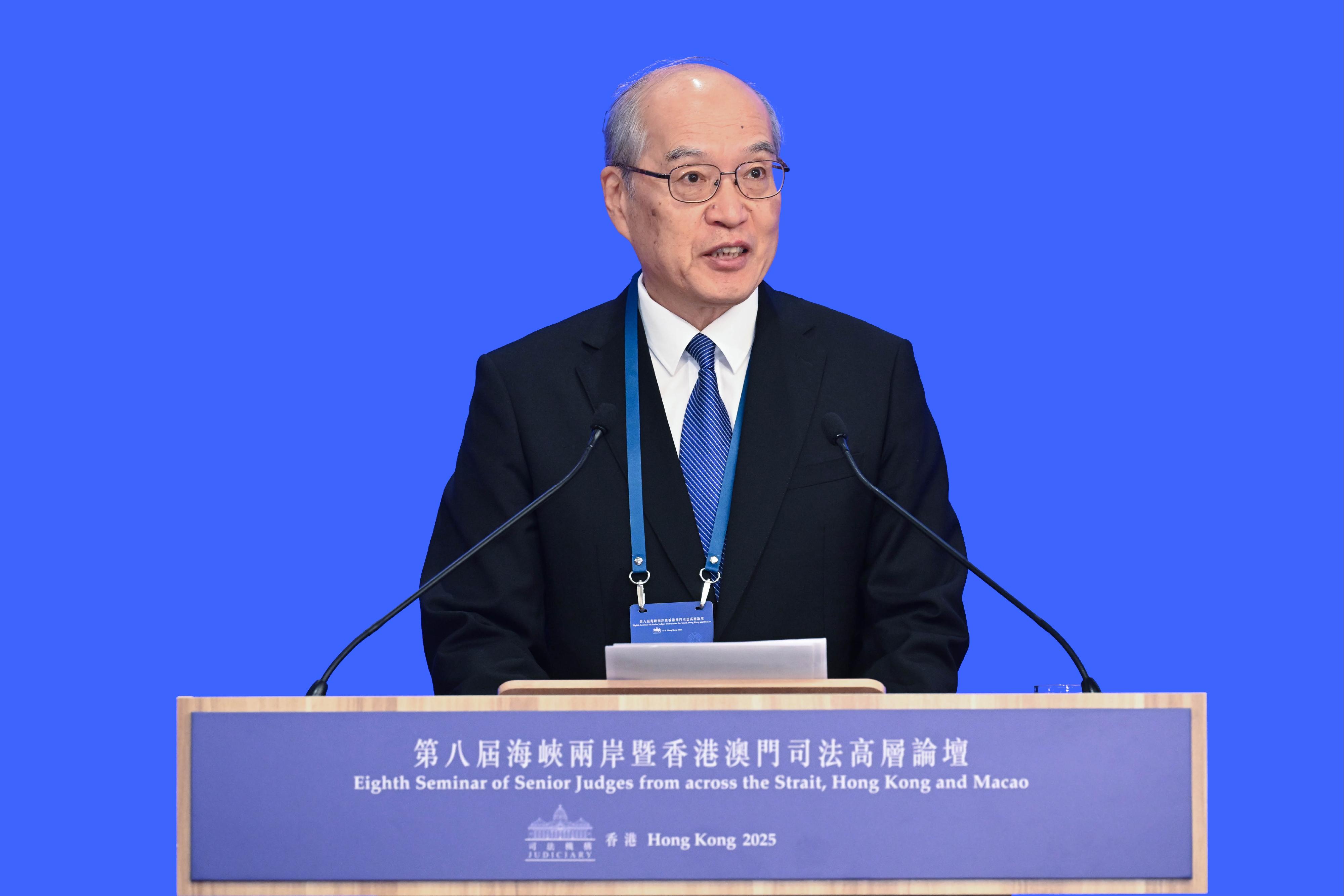 The President of the China Association of Judges, Mr Zhang Jun, speaks at the opening ceremony of the Eighth Seminar of Senior Judges from across the Strait, Hong Kong and Macao today (October 13). 