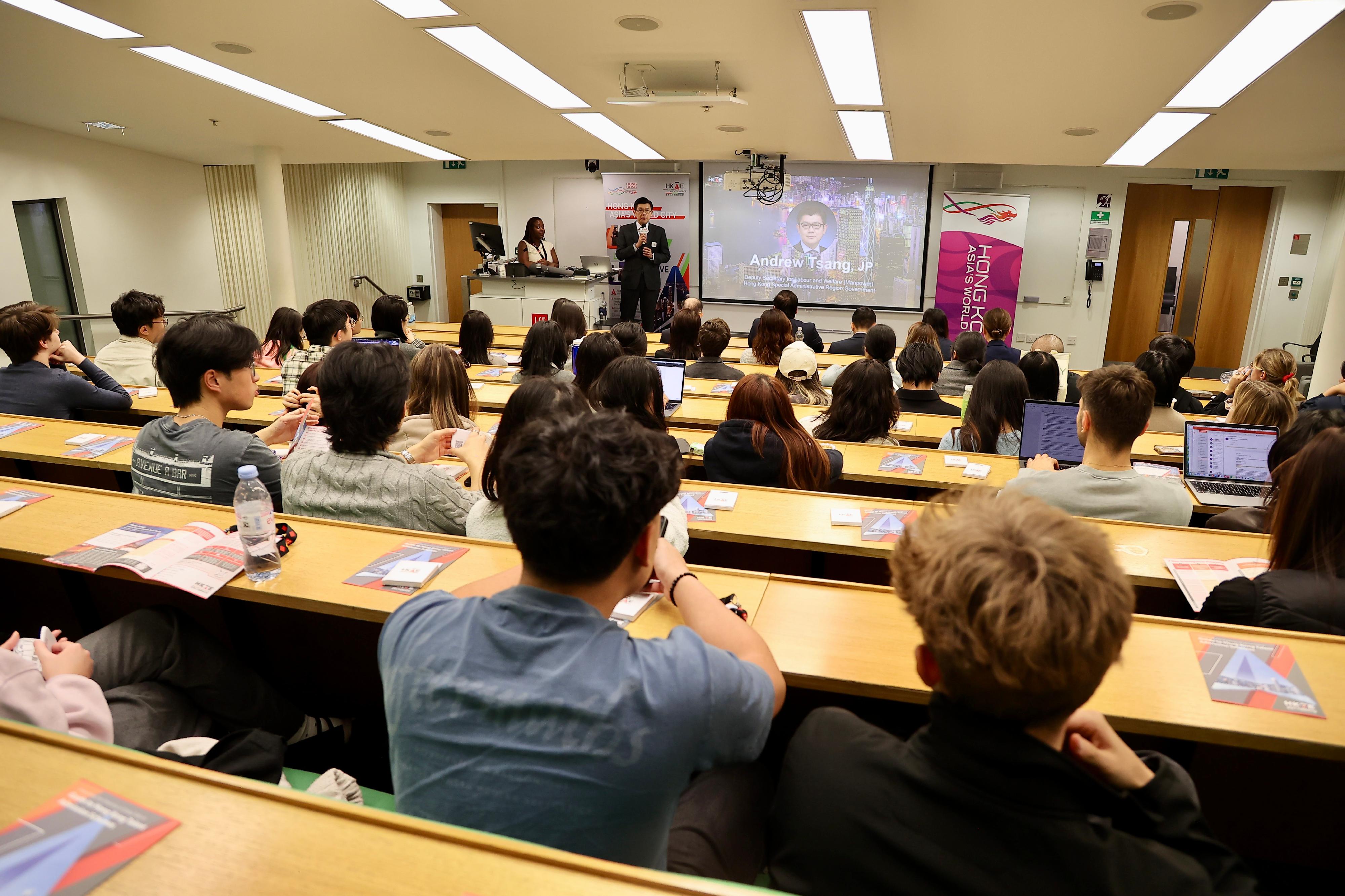 The Hong Kong Talent Engage delegation organised an event at the London School of Economics and Political Science on October 10 (London time). Photo shows the Deputy Secretary for Labour and Welfare (Manpower), Mr Andrew Tsang, delivering welcoming remarks at the event.

