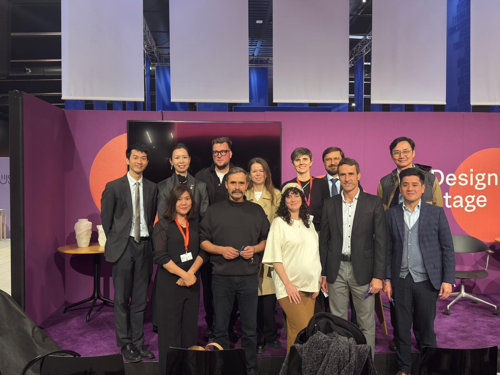 The Hong Kong Economic and Trade Office, Berlin (HKETO Berlin) supported the participation of Hong Kong artisans in the Designblok International Design Festival held in Prague, Czechia from October 8 to 12 (Prague time). Photo shows the Deputy Director of HKETO Berlin, Mr Billy Leung (back row, first left), the Creative Director of Crafts on Peel, Ms Penelope Luk (back row, second left), other panellists and designers attending the dedicated session "Hong Kong and Czech Design: Opportunities for Collaboration" held at the Designblok International Design Festival on October 10.
