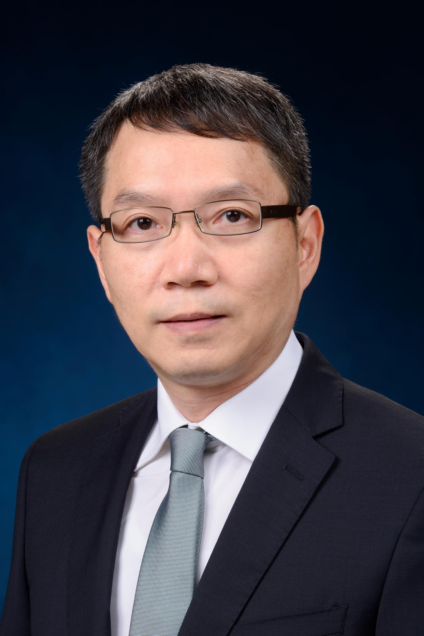 Mr Carlson Chan Ka-shun, Director of Government Logistics, has proceeded on pre-retirement leave on September 19.