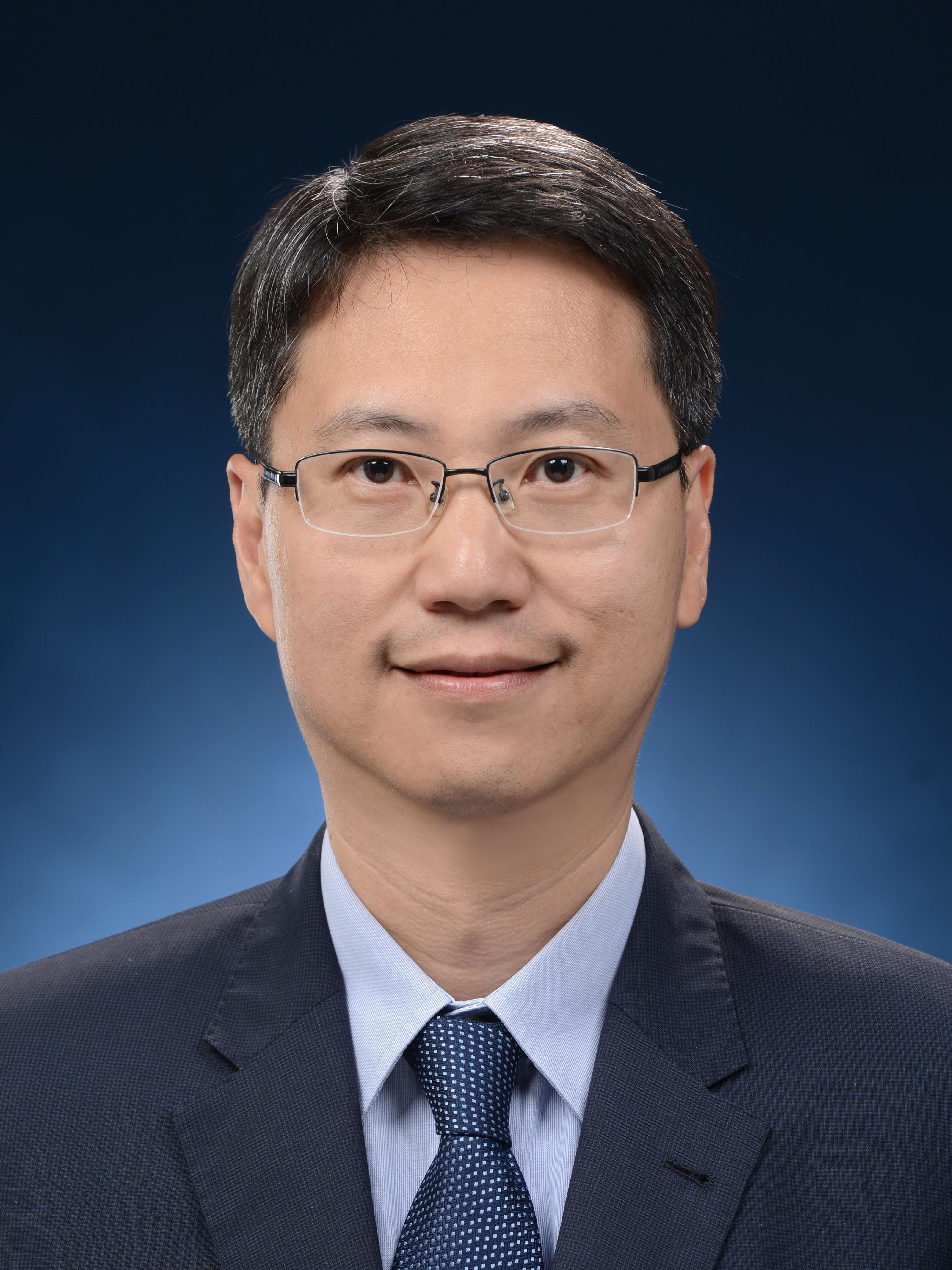 Mr Eddie Mak Tak-wai, Permanent Secretary for Innovation, Technology and Industry, has proceeded on pre-retirement leave on September 26.