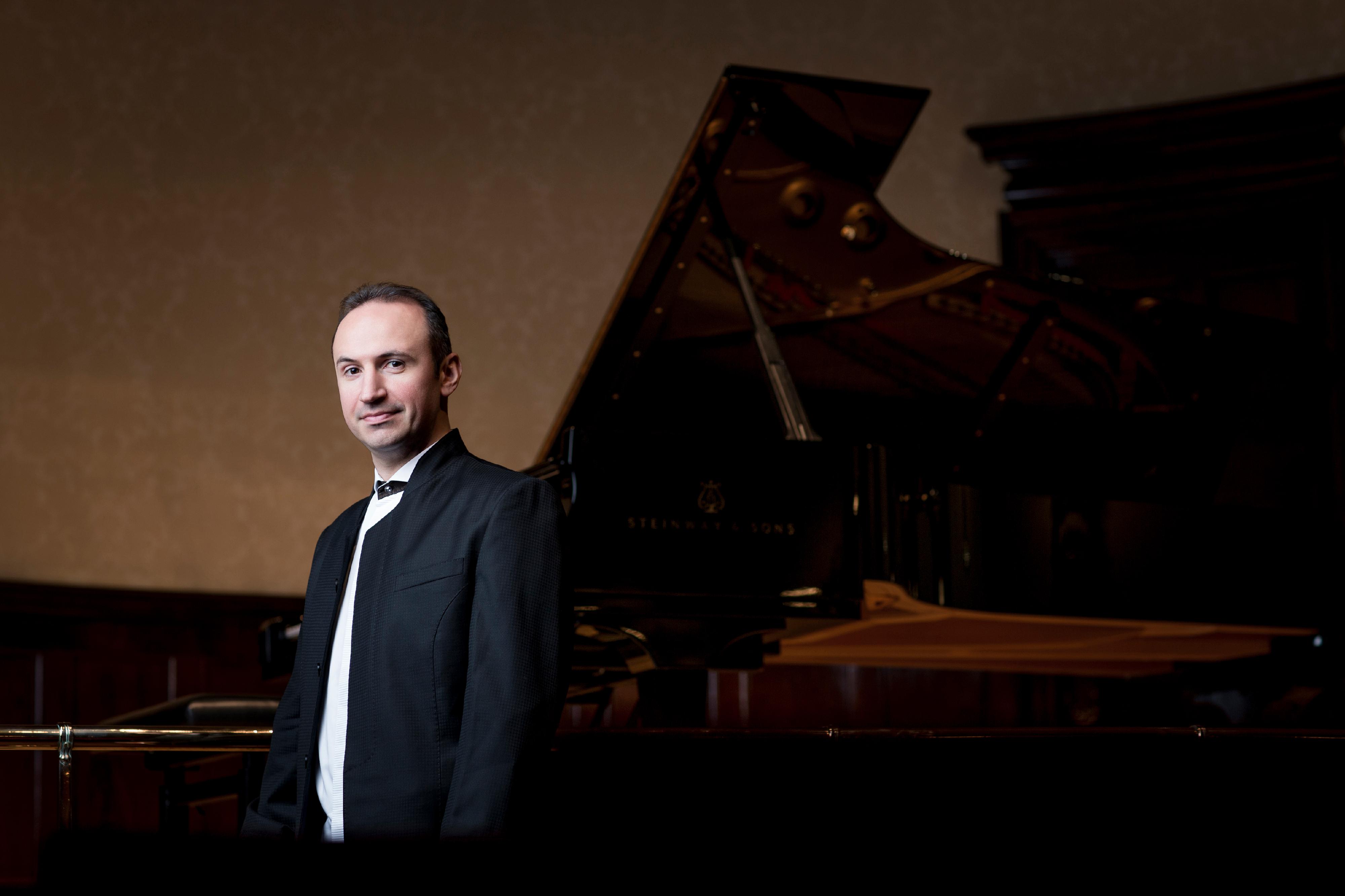 Internationally renowned Macedonian classical pianist Simon Trpčeski is returning to Hong Kong with "Makedonissimo", a concert to be performed alongside four fellow Macedonian musicians on October 21 featuring a programme of diverse musical styles. Photo shows Trpčeski. (Source of photo: B. Ealovega - S. Spirovski_KulturOp)
