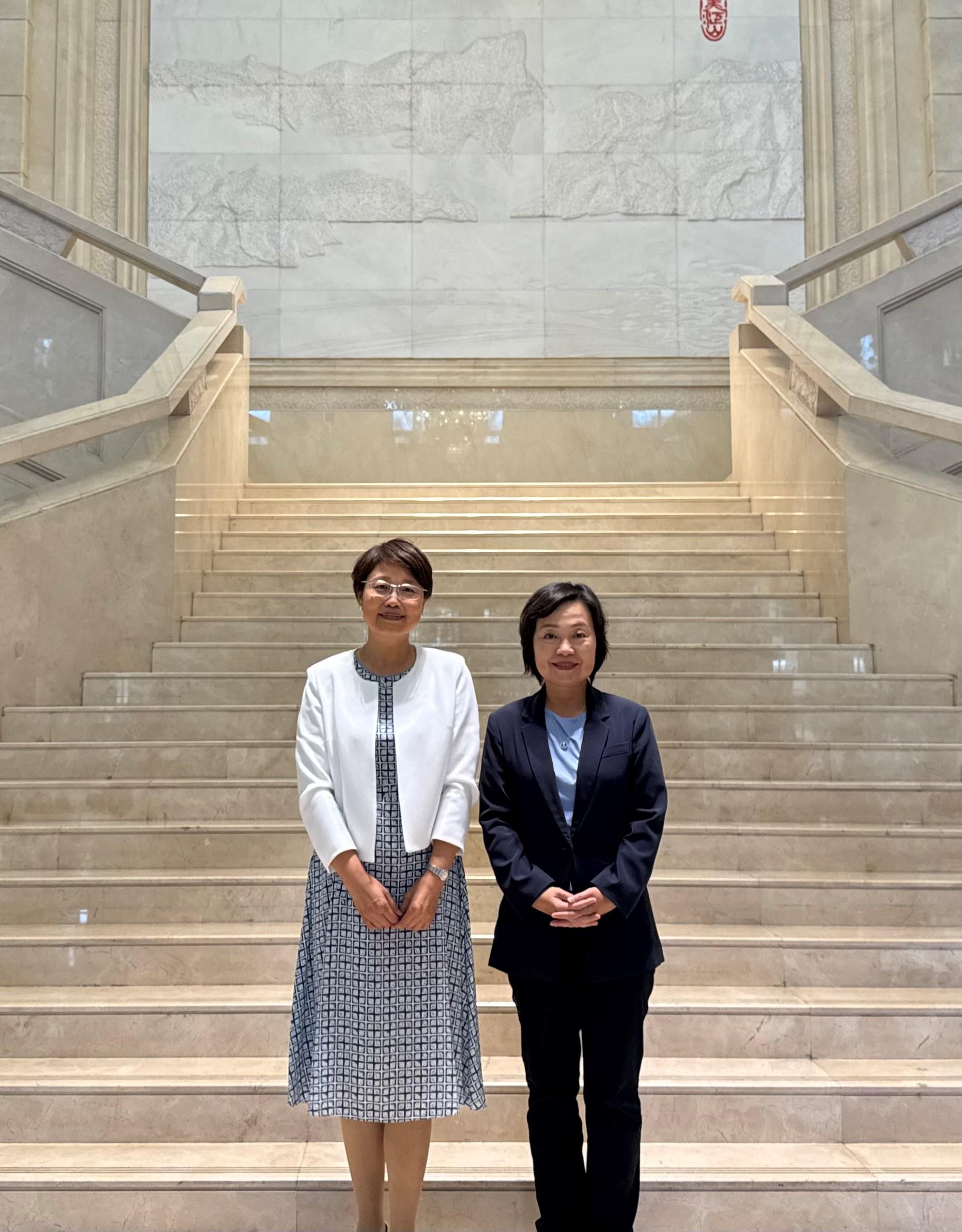 The Secretary for Education, Dr Choi Yuk-lin (right), met Deputy Director of the Hong Kong and Macao Affairs Office of the Chongqing Municipal People's Government Ms Zhang Yaqian in Chongqing yesterday (October 13) to exchange views on strengthening education collaboration between Chongqing and Hong Kong.