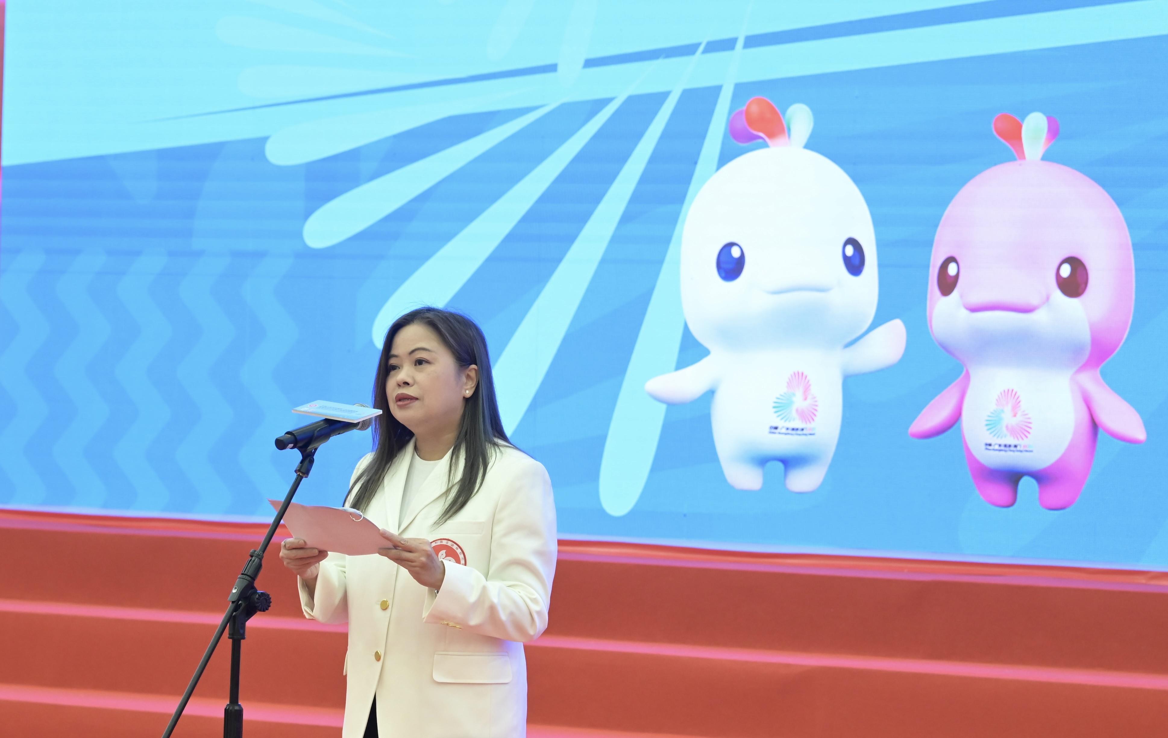 The Secretary for Culture, Sports and Tourism and the Head of the Hong Kong Special Administrative Region (HKSAR) Delegation, Miss Rosanna Law, spoke at the flag presentation ceremony of the HKSAR Delegation to the 15th National Games of the People's Republic of China today (October 15) at the Kowloon Park Sports Centre.