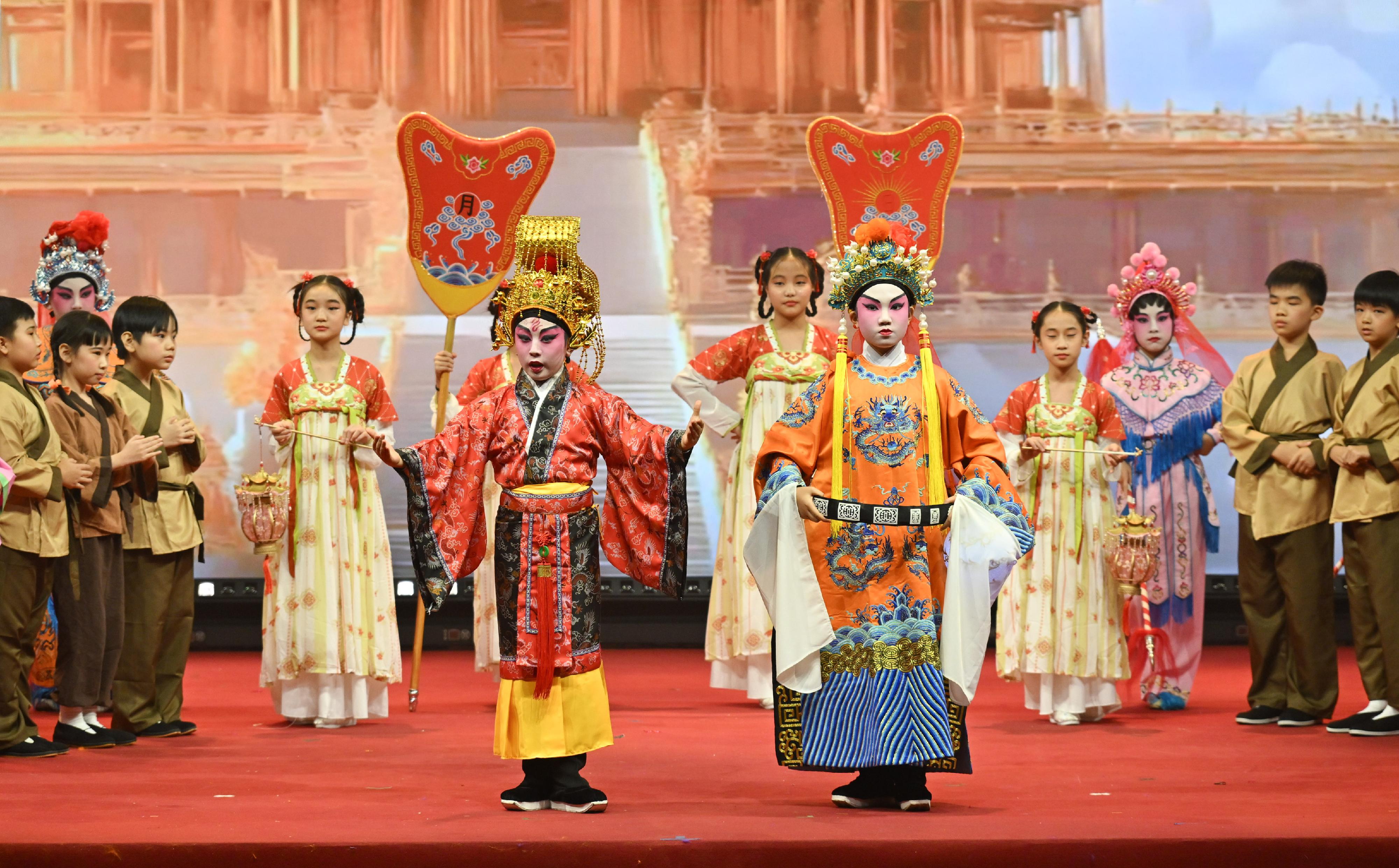 The Education Bureau today (October 15) held the "Love Our Home, Treasure Our Country" Joint School National Education Activities Kick-off Ceremony in celebration of the 76th anniversary of the founding of the People's Republic of China and in commemoration of the 80th anniversary of victory in the Chinese People's War of Resistance Against Japanese Aggression. Photo shows students performing Cantonese opera at the ceremony.
