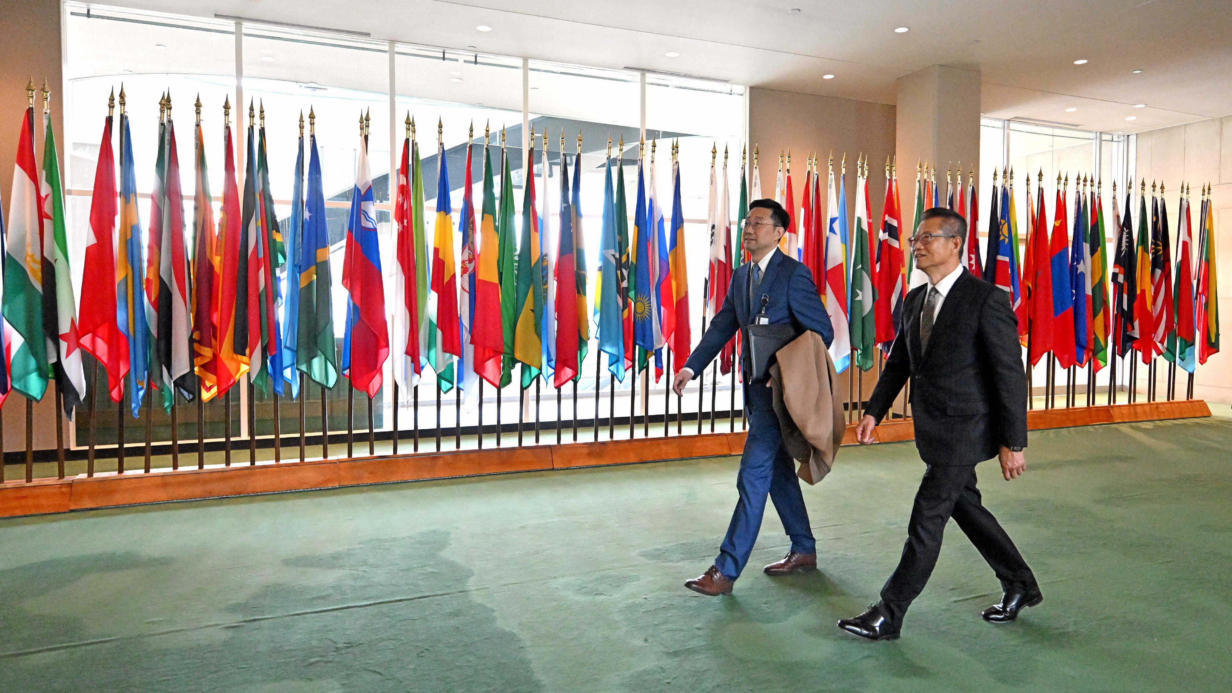 財政司司長陳茂波十月十五日（紐約時間）在美國紐約繼續訪問行程。圖示陳茂波（右）到訪聯合國。

