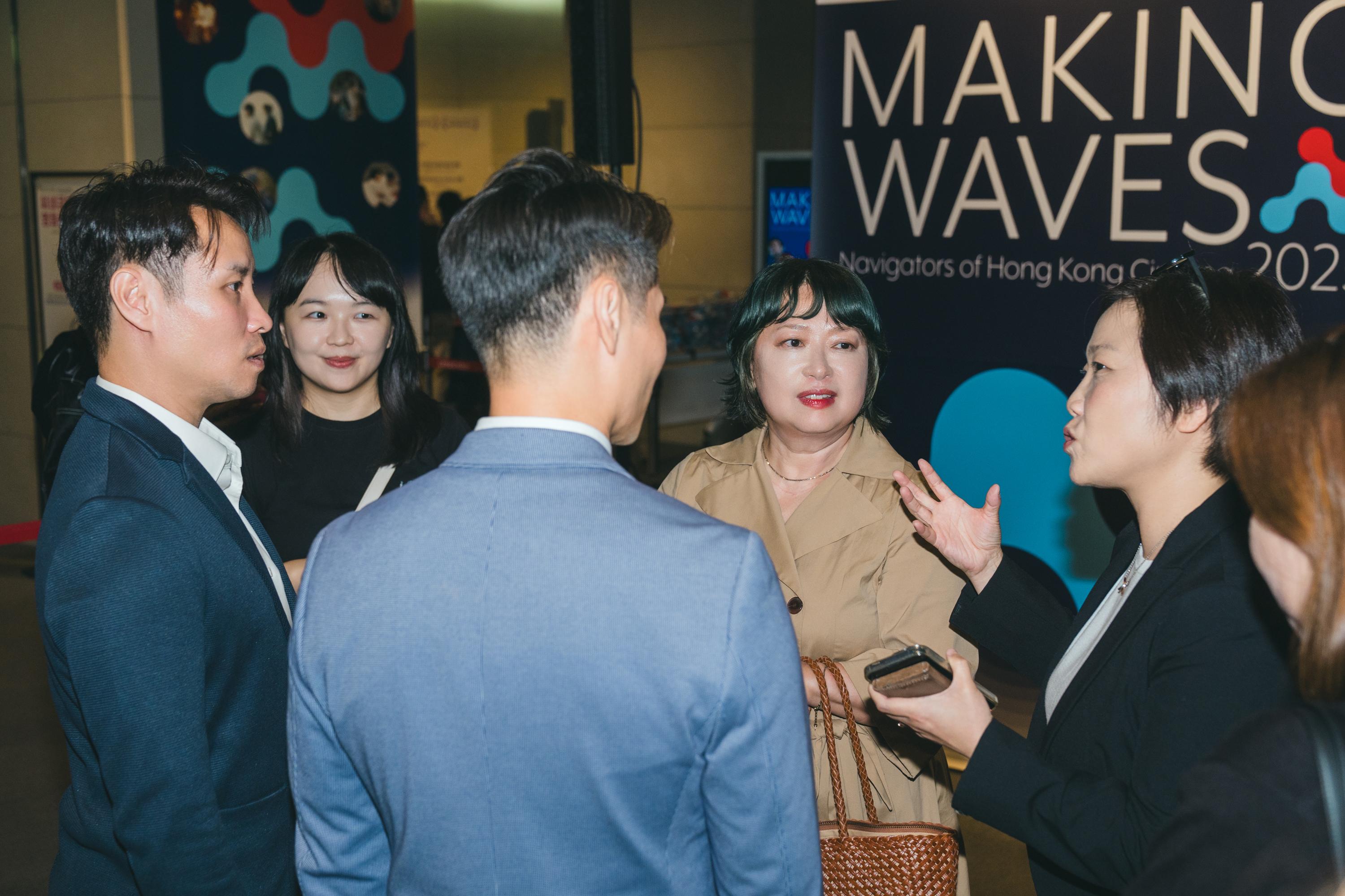 The fourth edition of "Making Waves - Navigators of Hong Kong Cinema" (Making Waves) touring film programme, sponsored by the Cultural and Creative Industries Development Agency of the Culture, Sports and Tourism Bureau, was launched in Seoul, Korea, yesterday (October 17) and will run until October 20. Photo shows attendees mingling at the opening reception.