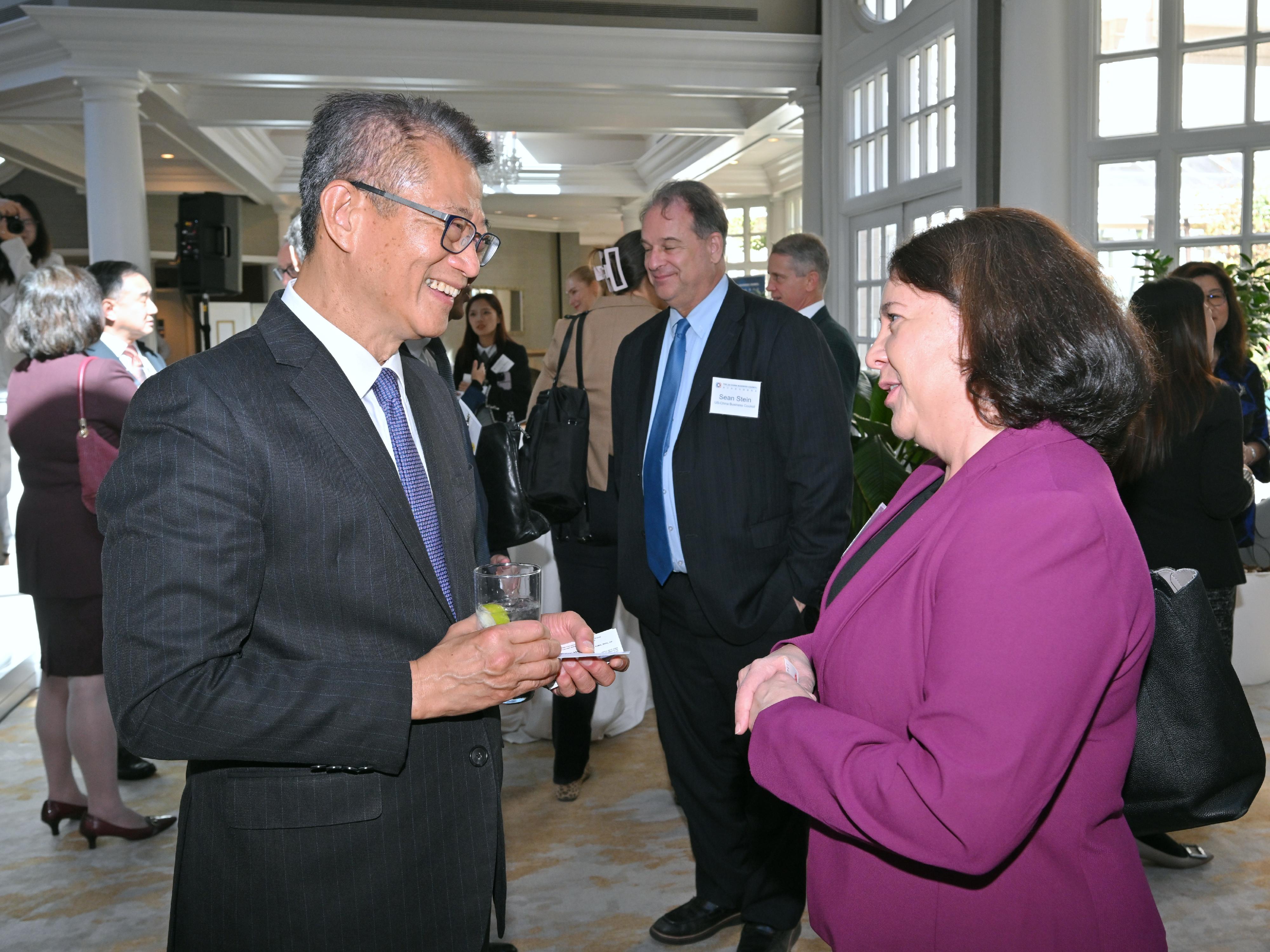 The Financial Secretary, Mr Paul Chan, continued his visit in Washington, DC, the US yesterday (October 17, Washington time) to attend the Annual Meetings of the International Monetary Fund (IMF) and World Bank Group. Photo shows Mr Chan attending a business luncheon co-hosted by the US-China Business Council and the Hong Kong Economic and Trade Office in Washington, and exchanging with participants. 