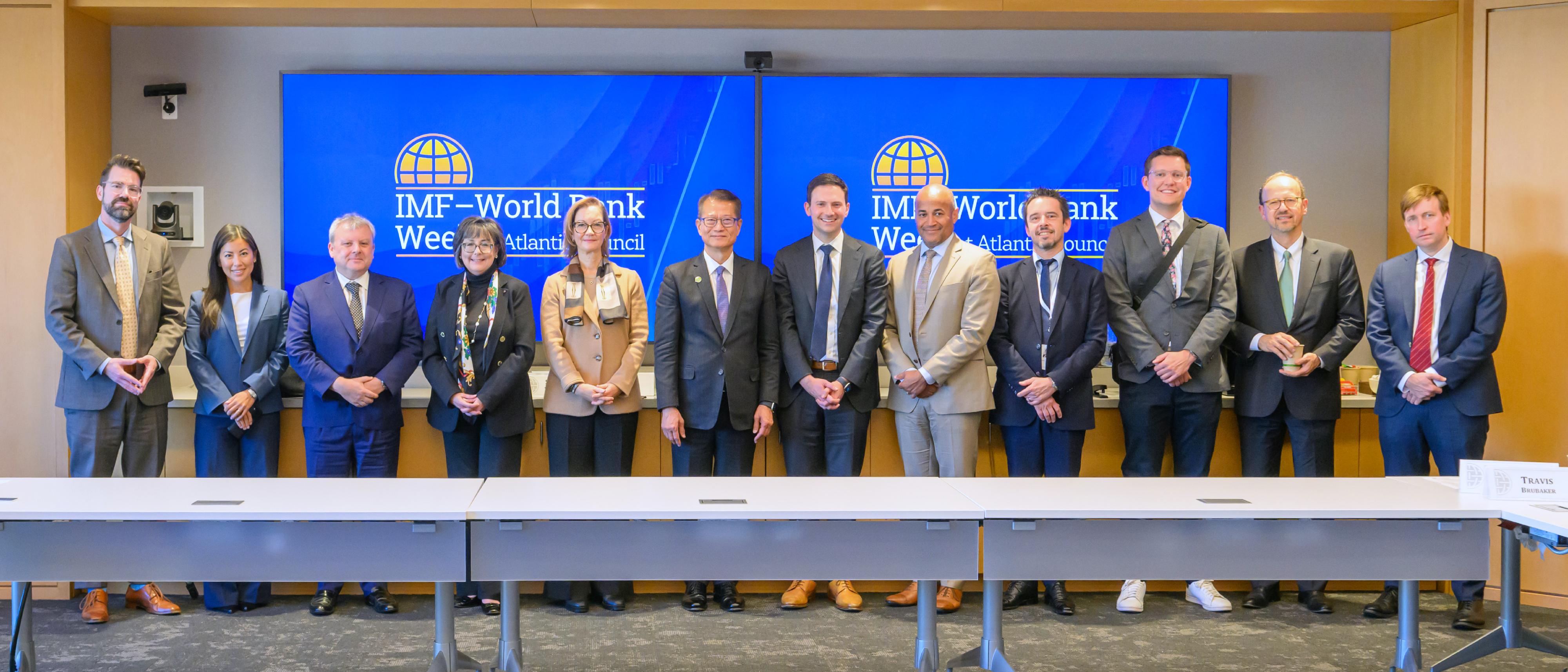 The Financial Secretary, Mr Paul Chan, continued his visit in Washington, DC, the US yesterday (October 17, Washington time) to attend the Annual Meetings of the International Monetary Fund (IMF) and World Bank Group. Photo shows Mr Chan participating in a roundtable discussion hosted by the US think tank Atlantic Council.